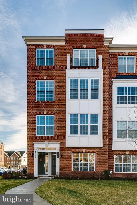 23502 Belvoir Woods Terrace, Ashburn, VA MLS: VALO2115244