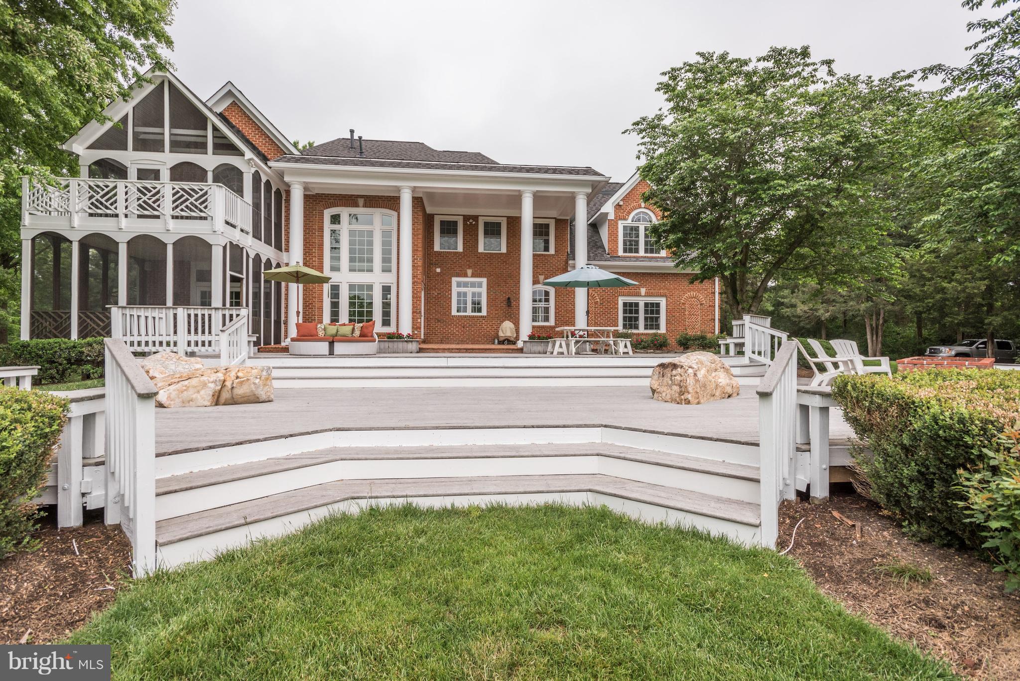 LIFESTYLE AT SULLY STATION - Residential