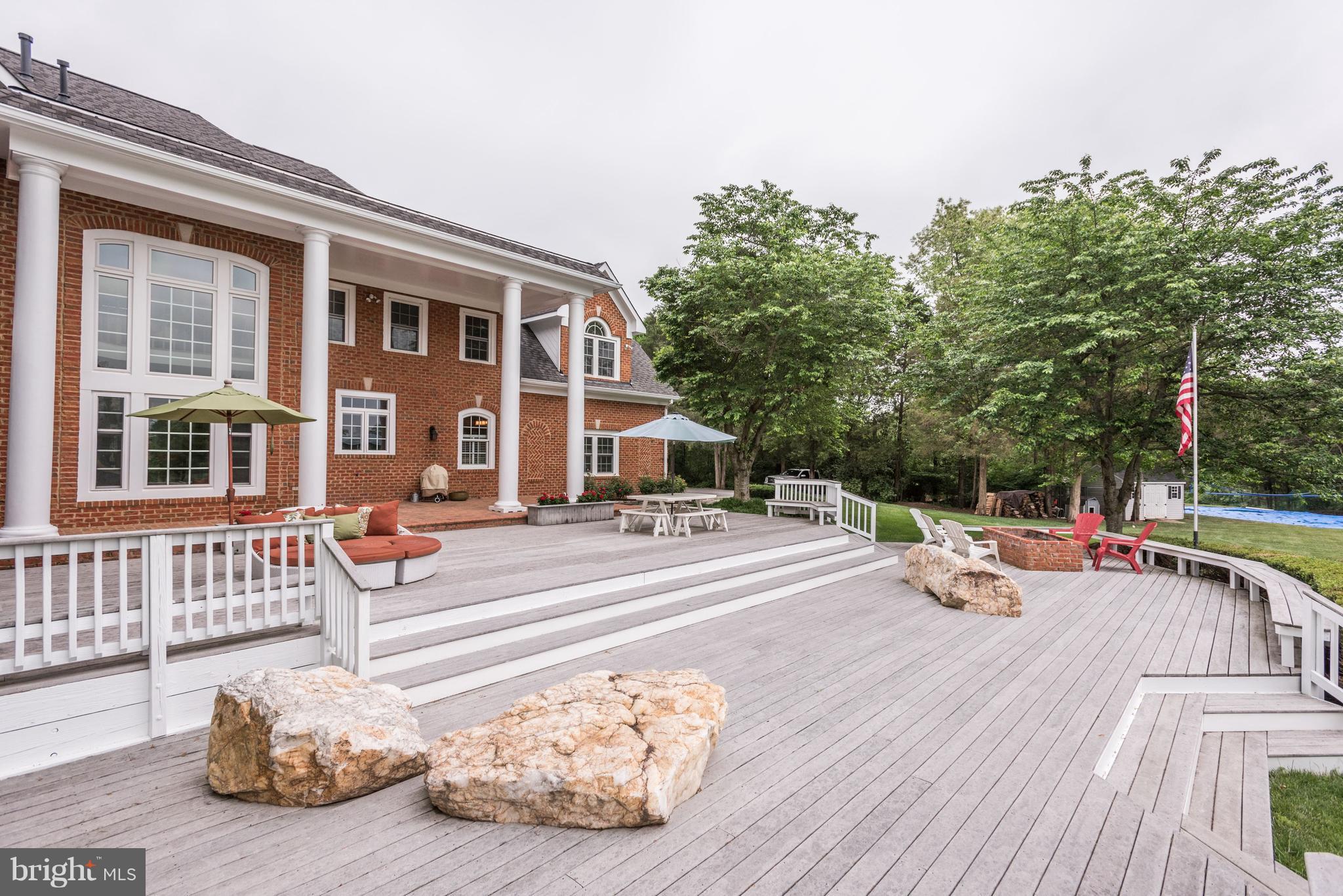 LIFESTYLE AT SULLY STATION - Residential