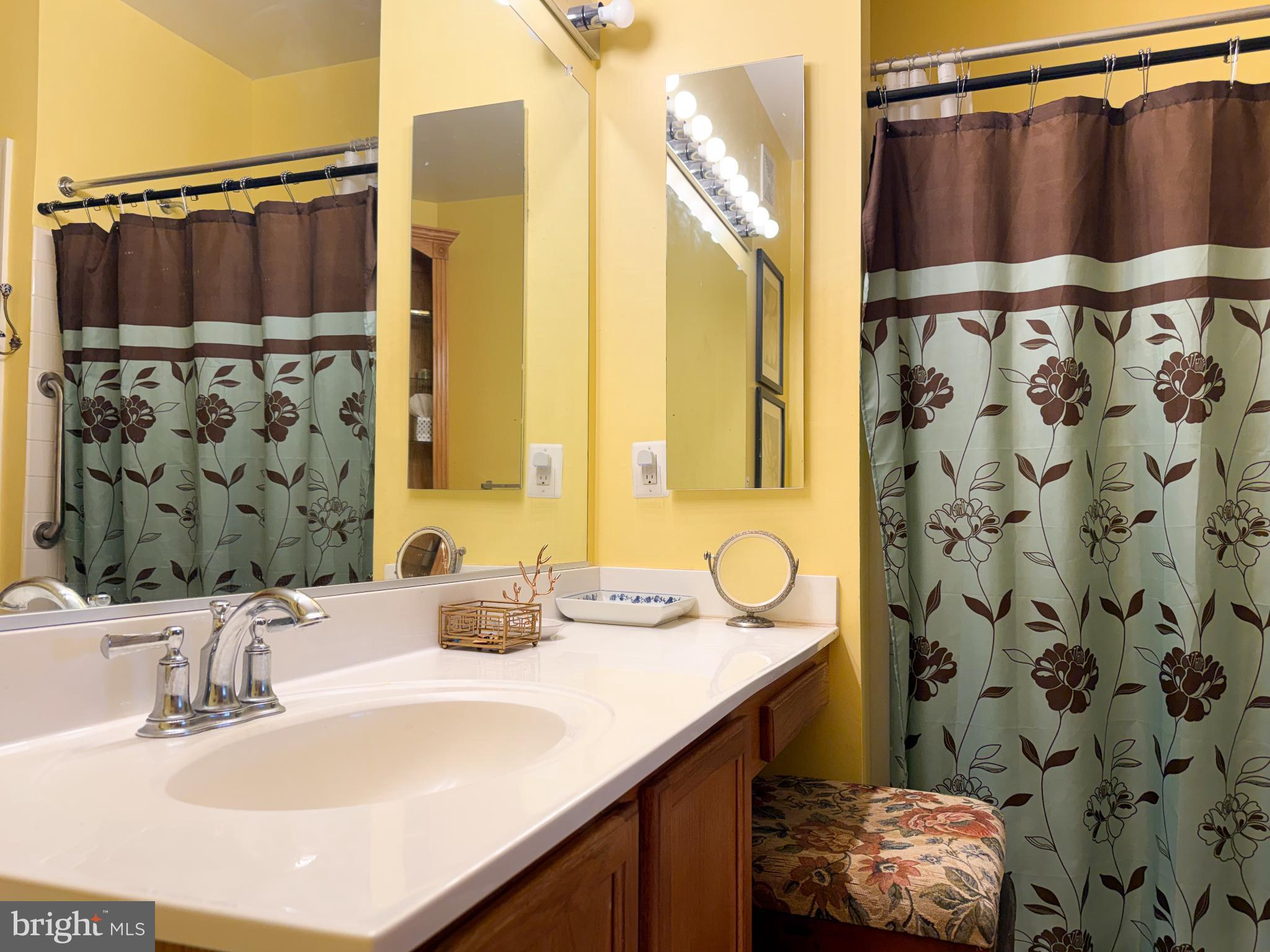 CAMERON GROVE - Residential