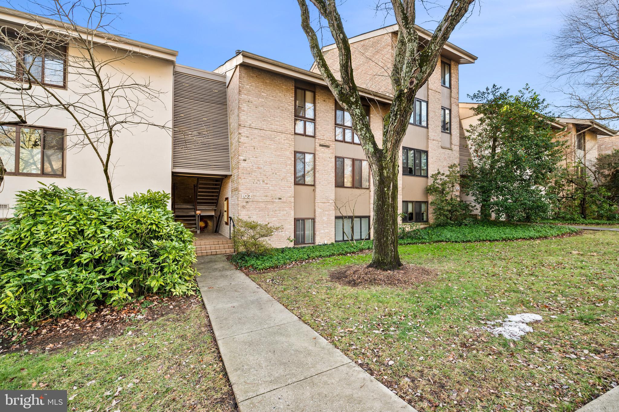 CROSS KEYS - Residential Lease