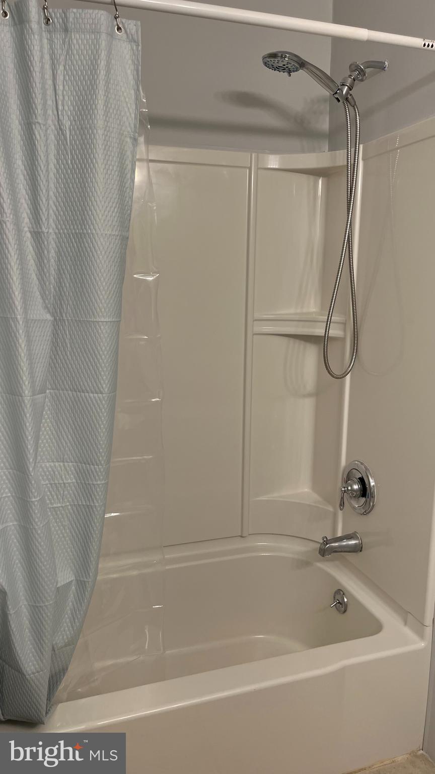 VILLAGE SHIRES - Residential