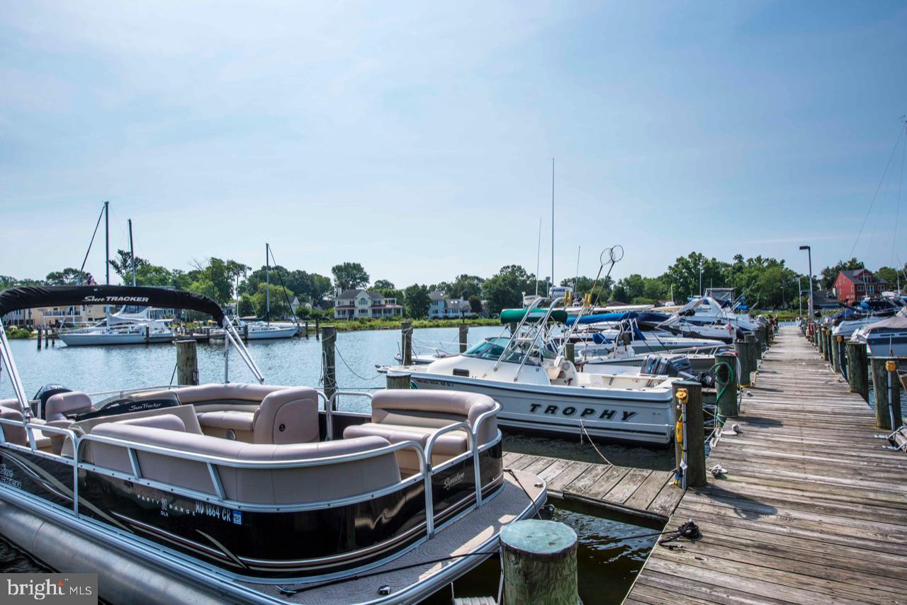 WOODLAND BEACH - Residential