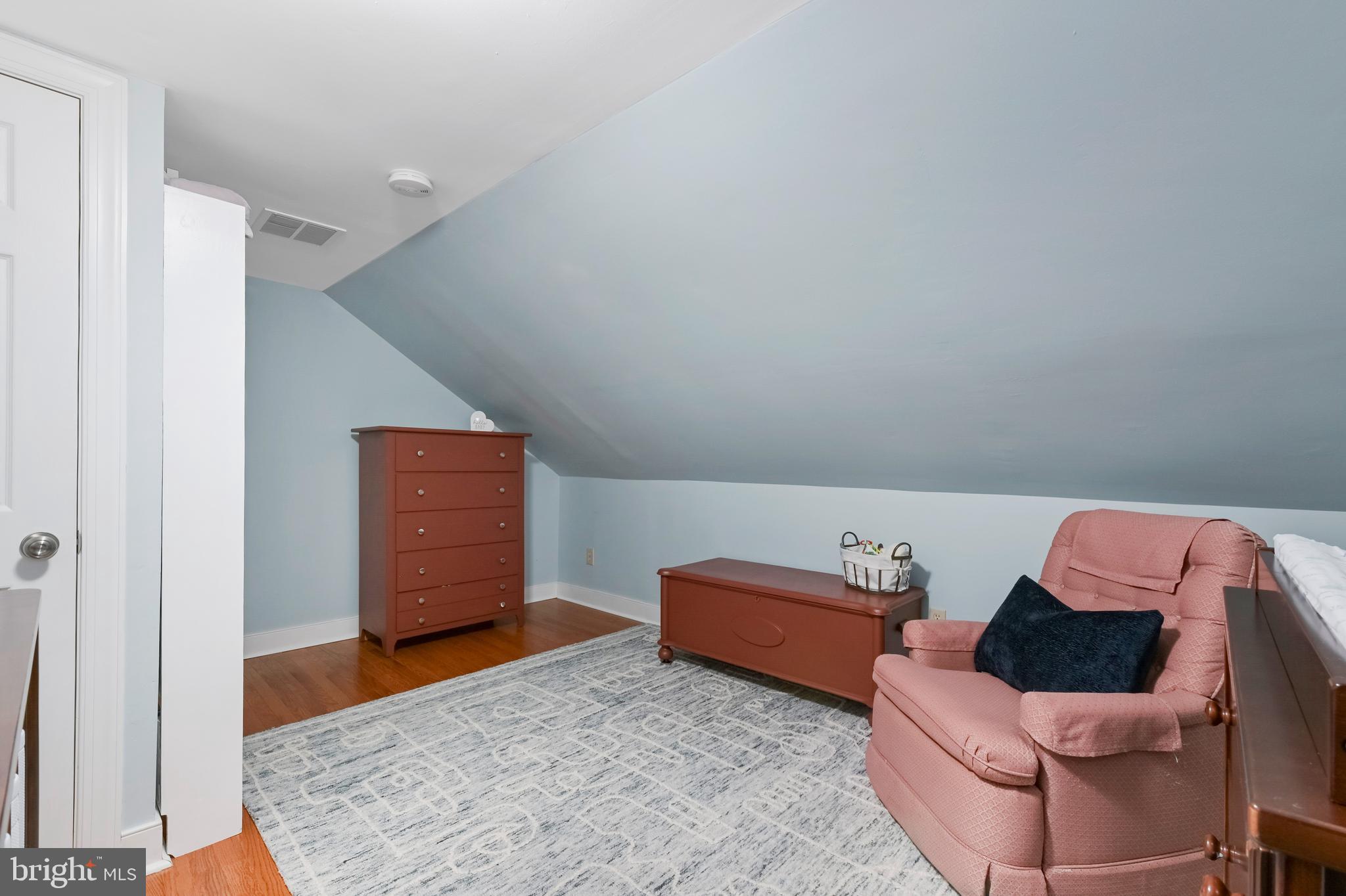 WOODLAND BEACH - Residential