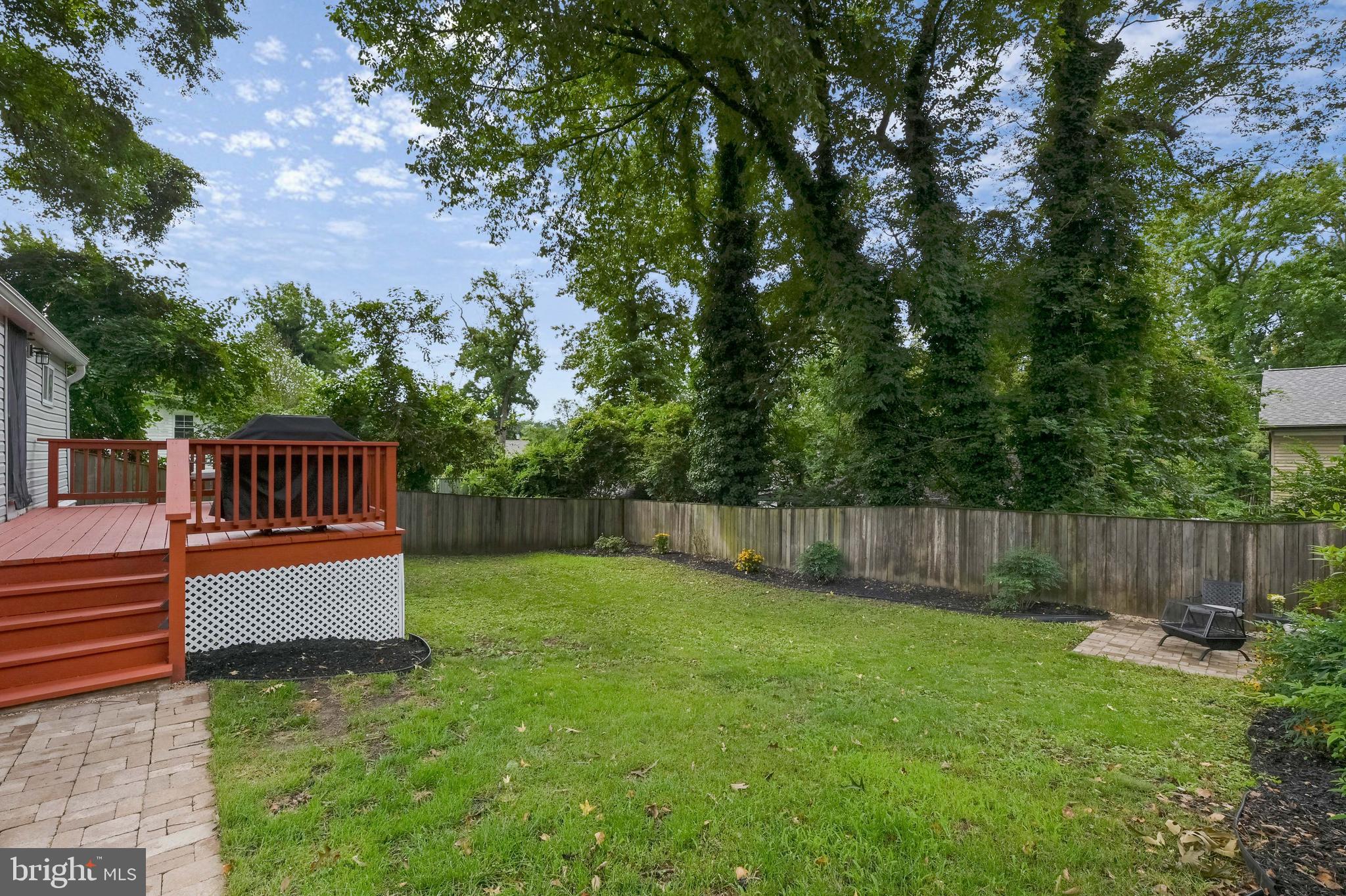 WOODLAND BEACH - Residential