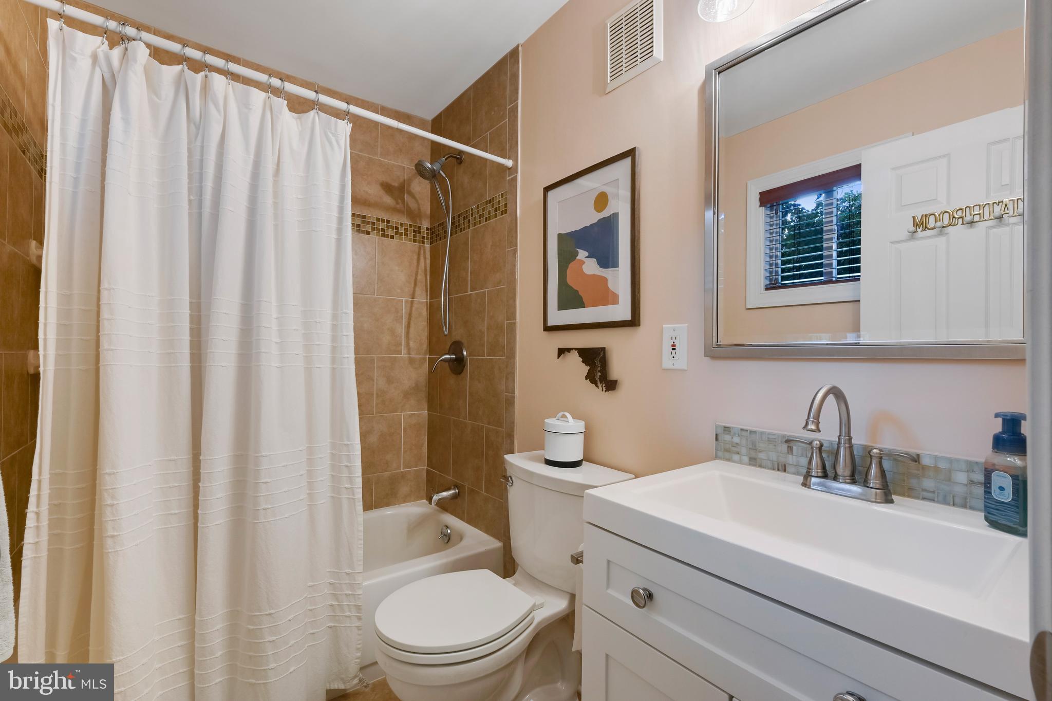 WOODLAND BEACH - Residential