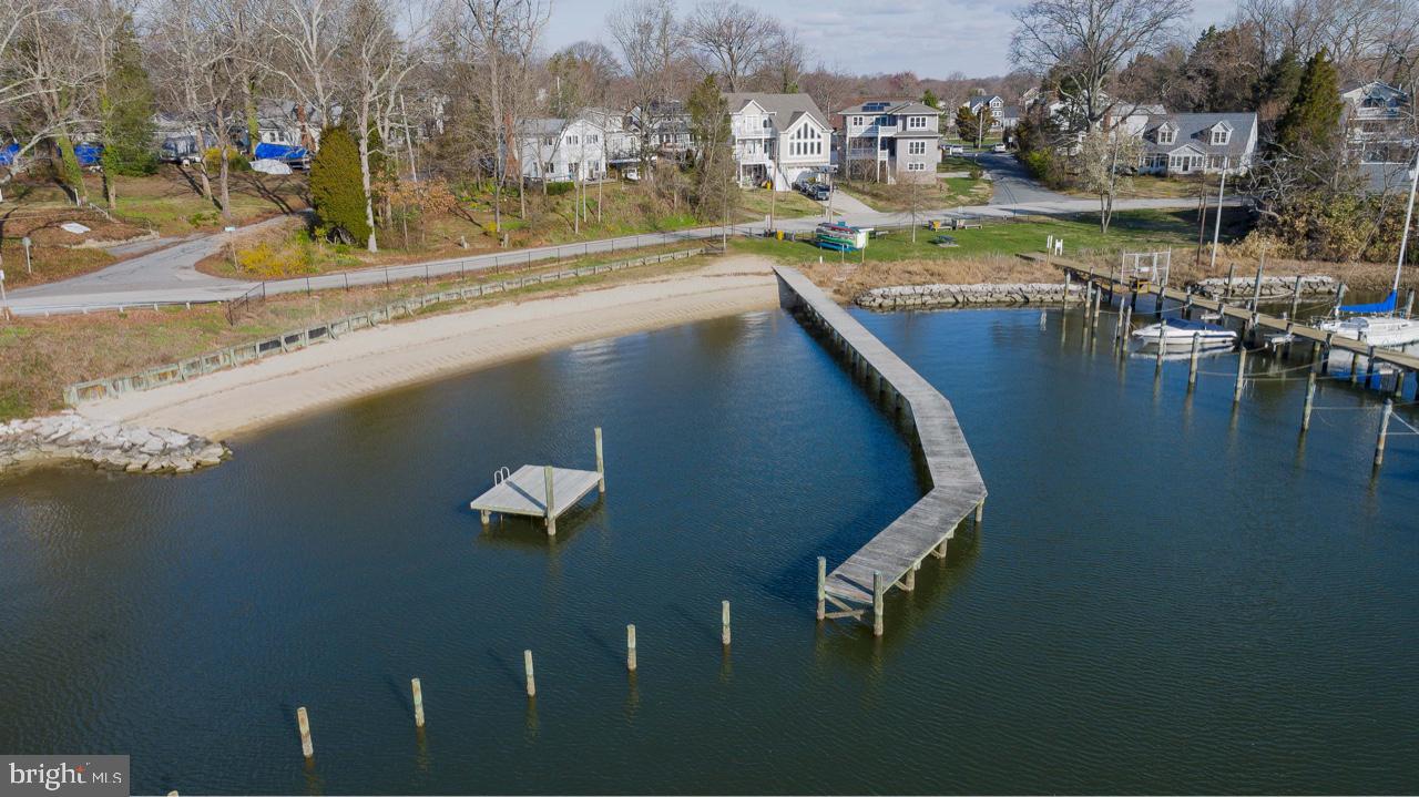 WOODLAND BEACH - Residential