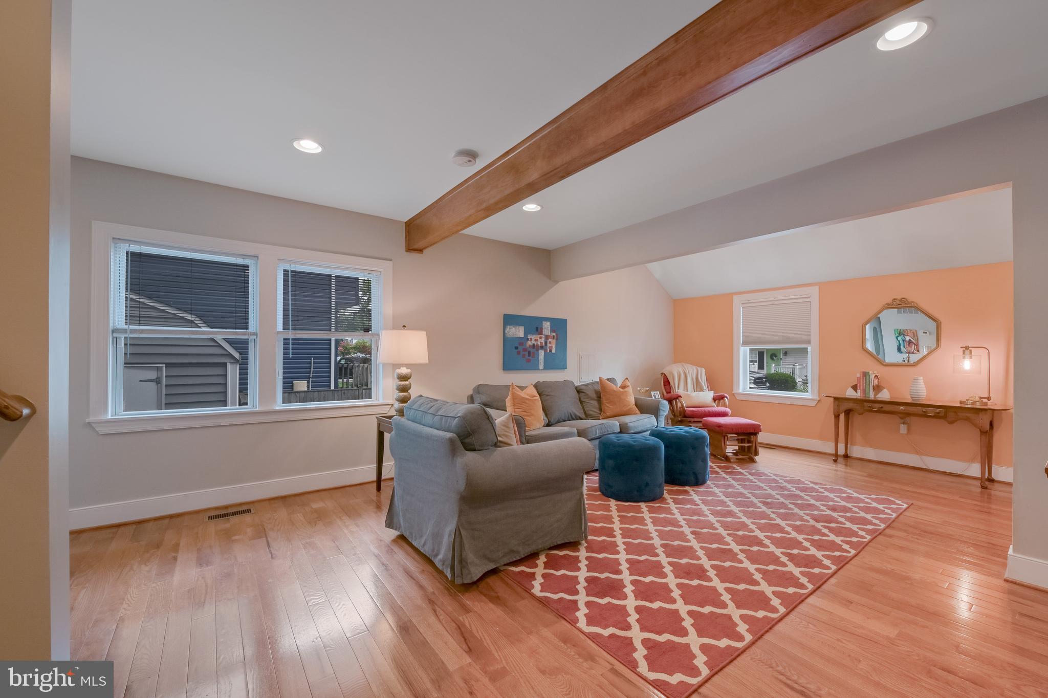 WOODLAND BEACH - Residential