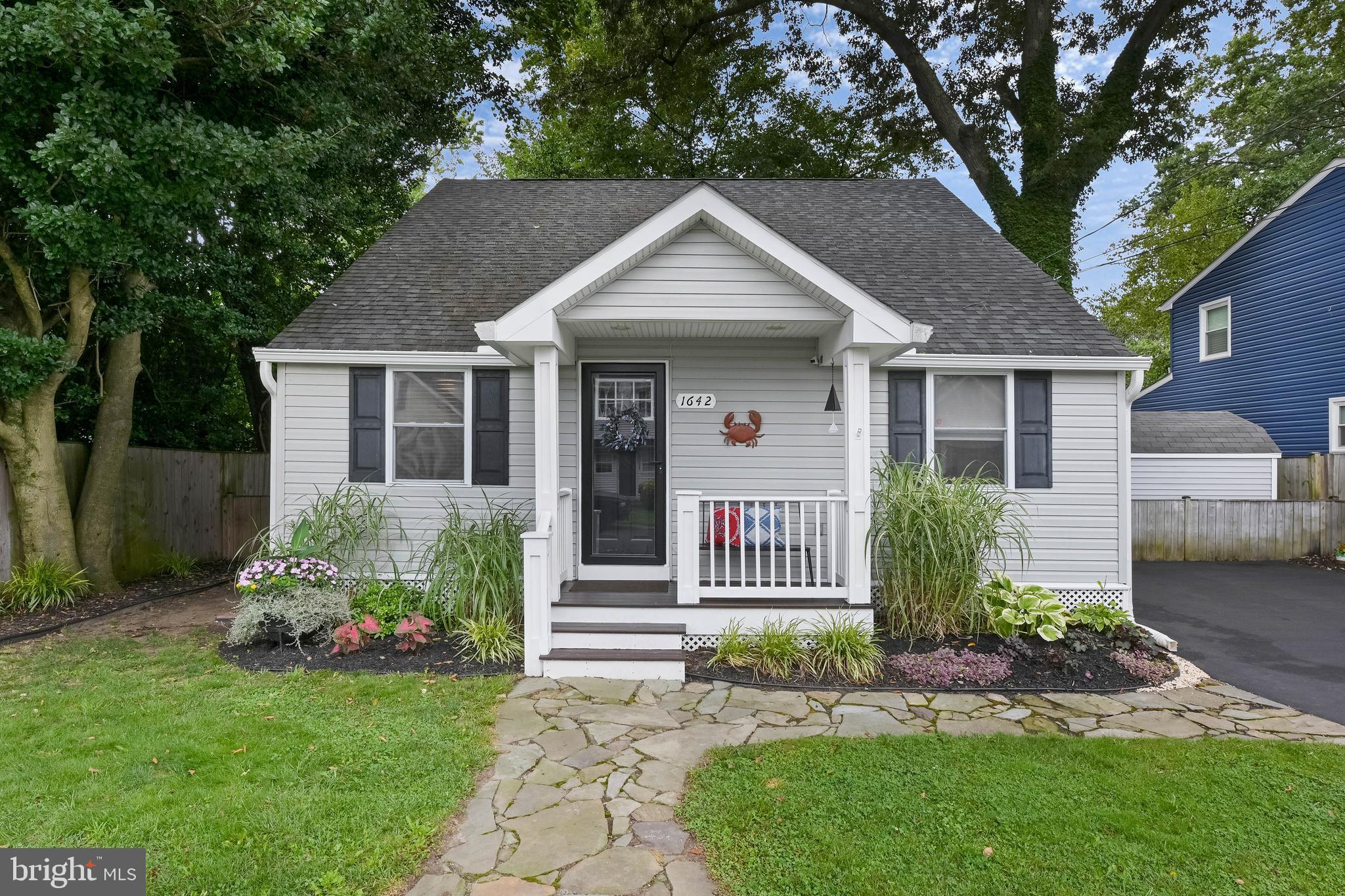 WOODLAND BEACH - Residential