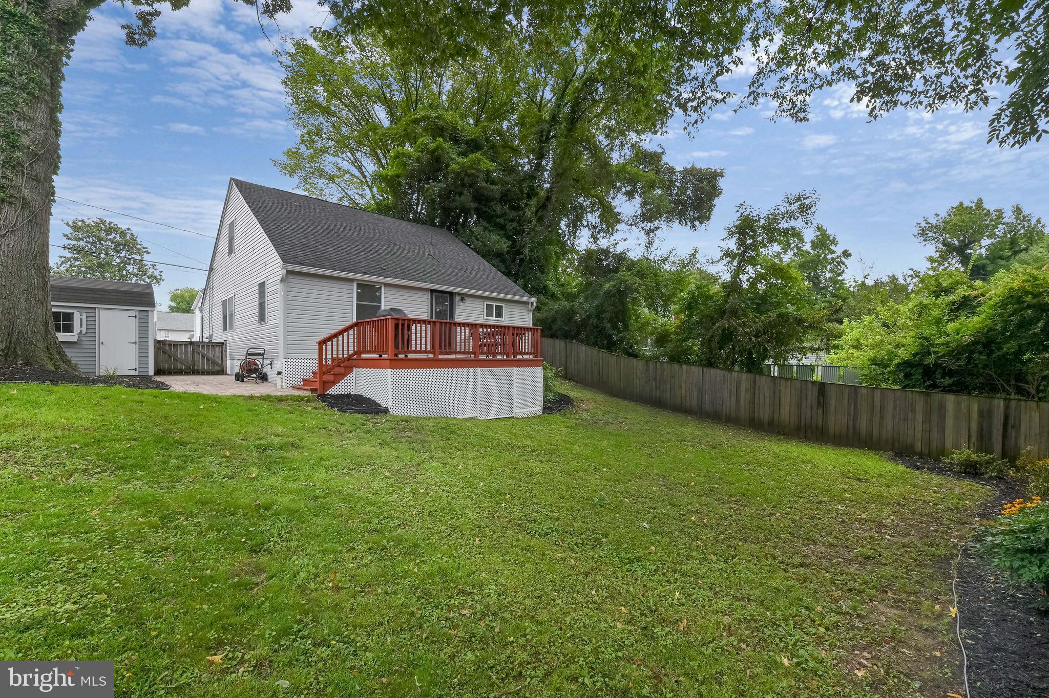 WOODLAND BEACH - Residential