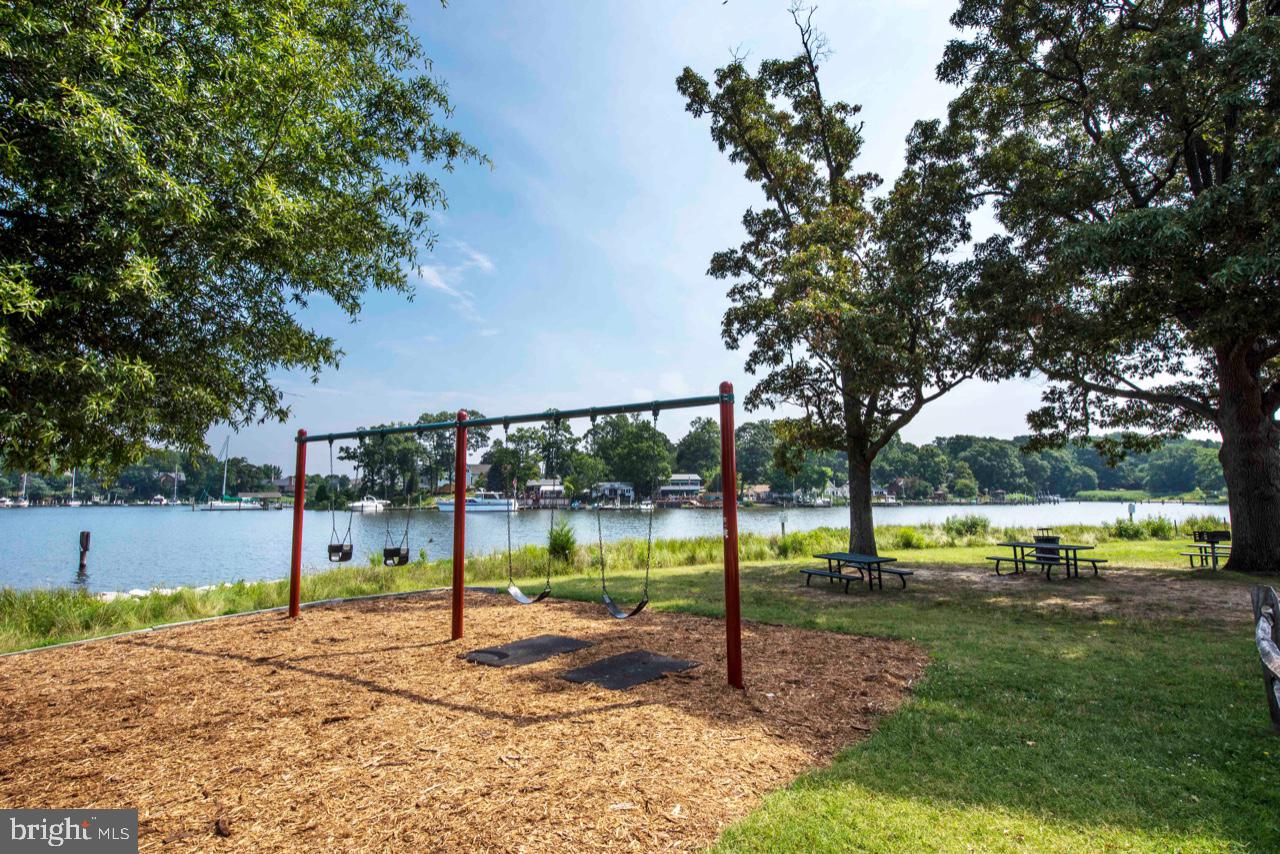 WOODLAND BEACH - Residential