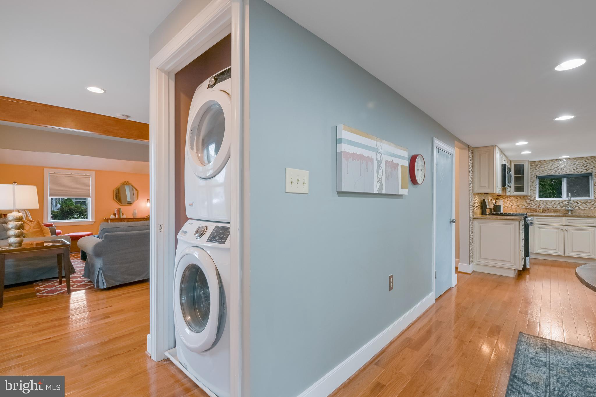 WOODLAND BEACH - Residential