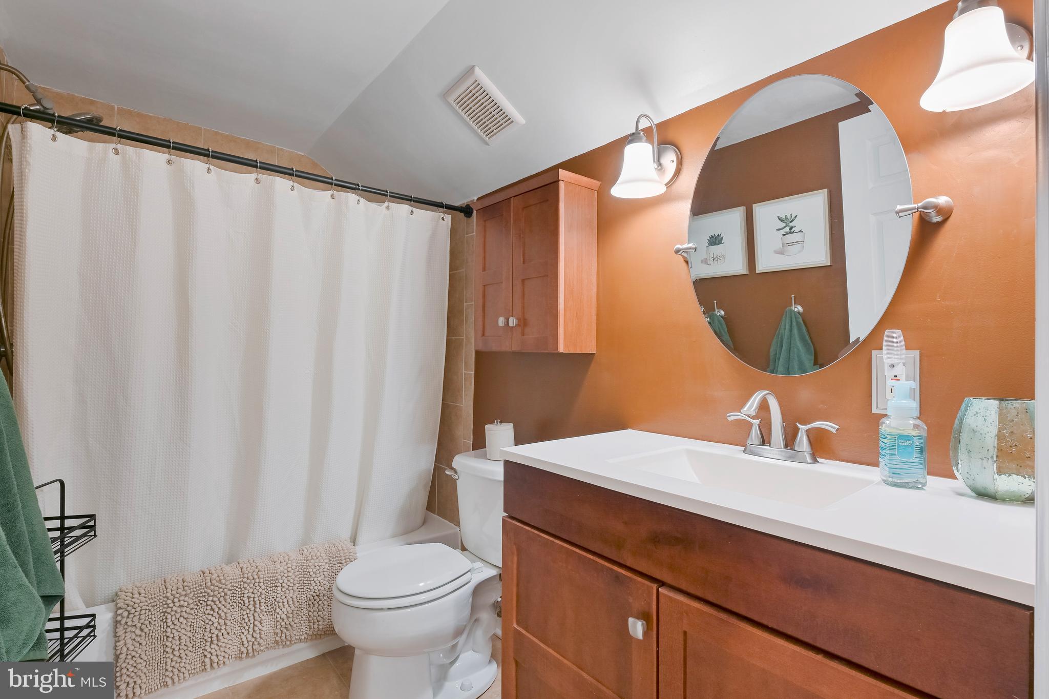 WOODLAND BEACH - Residential