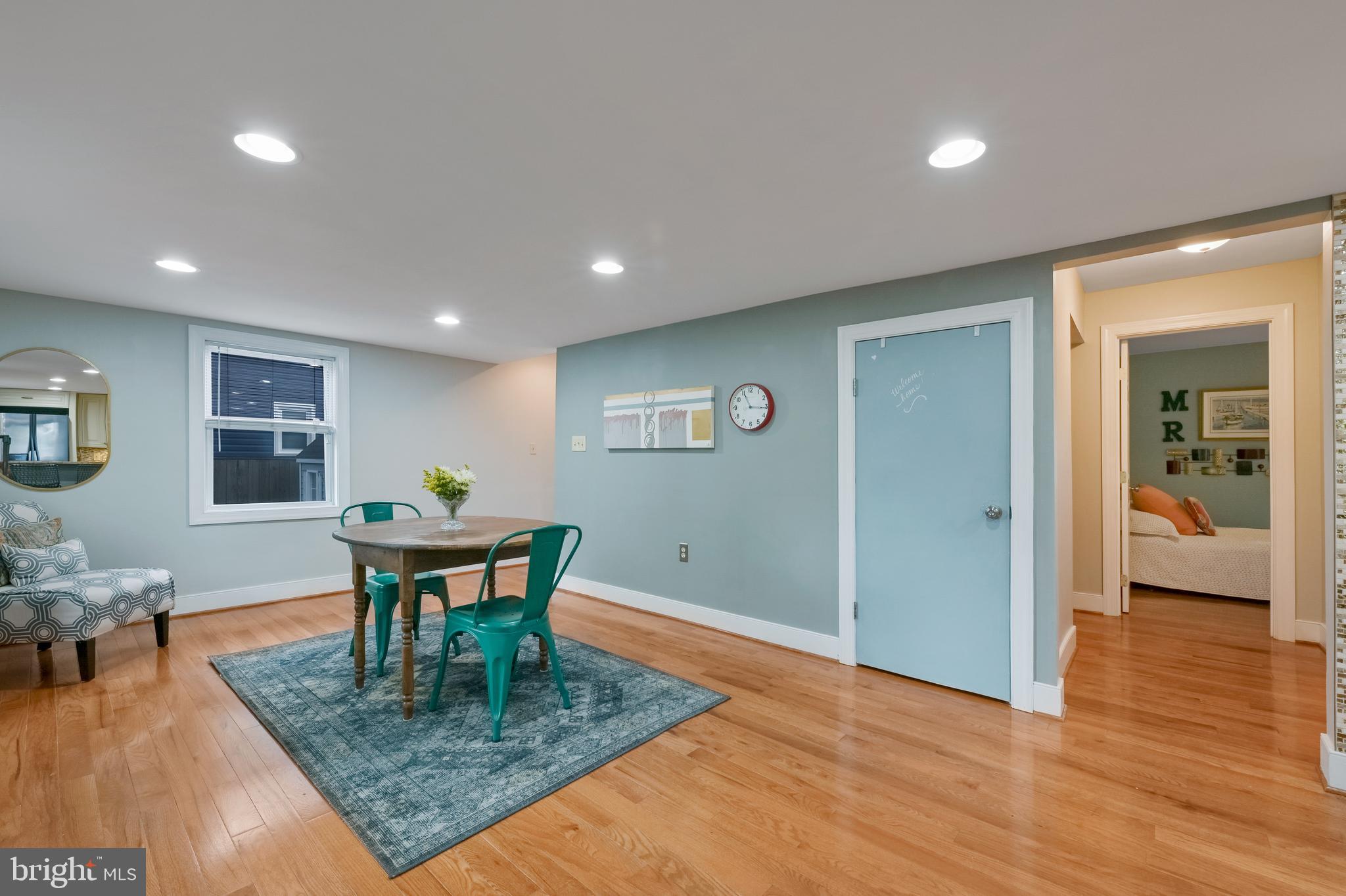 WOODLAND BEACH - Residential