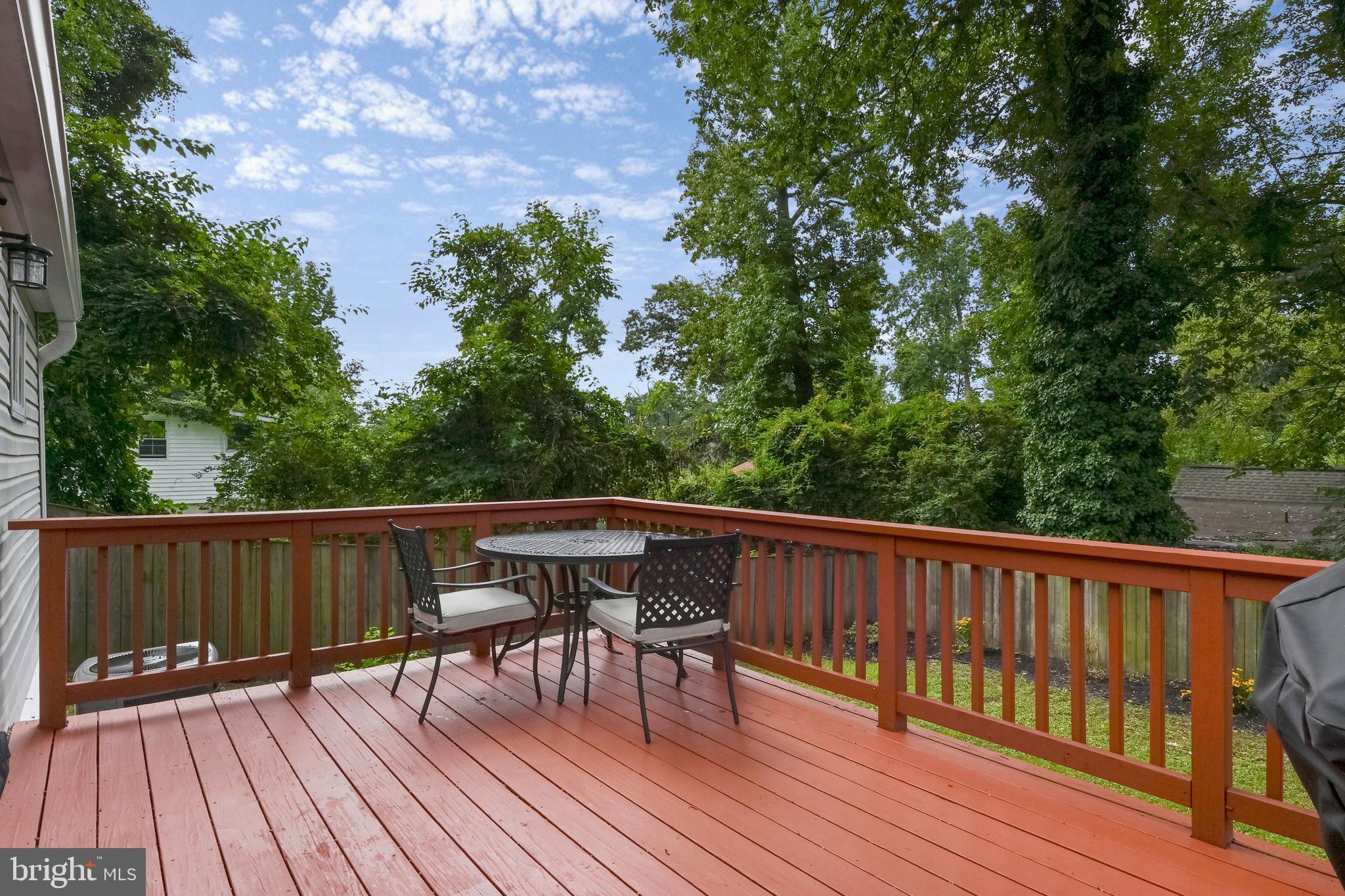 WOODLAND BEACH - Residential