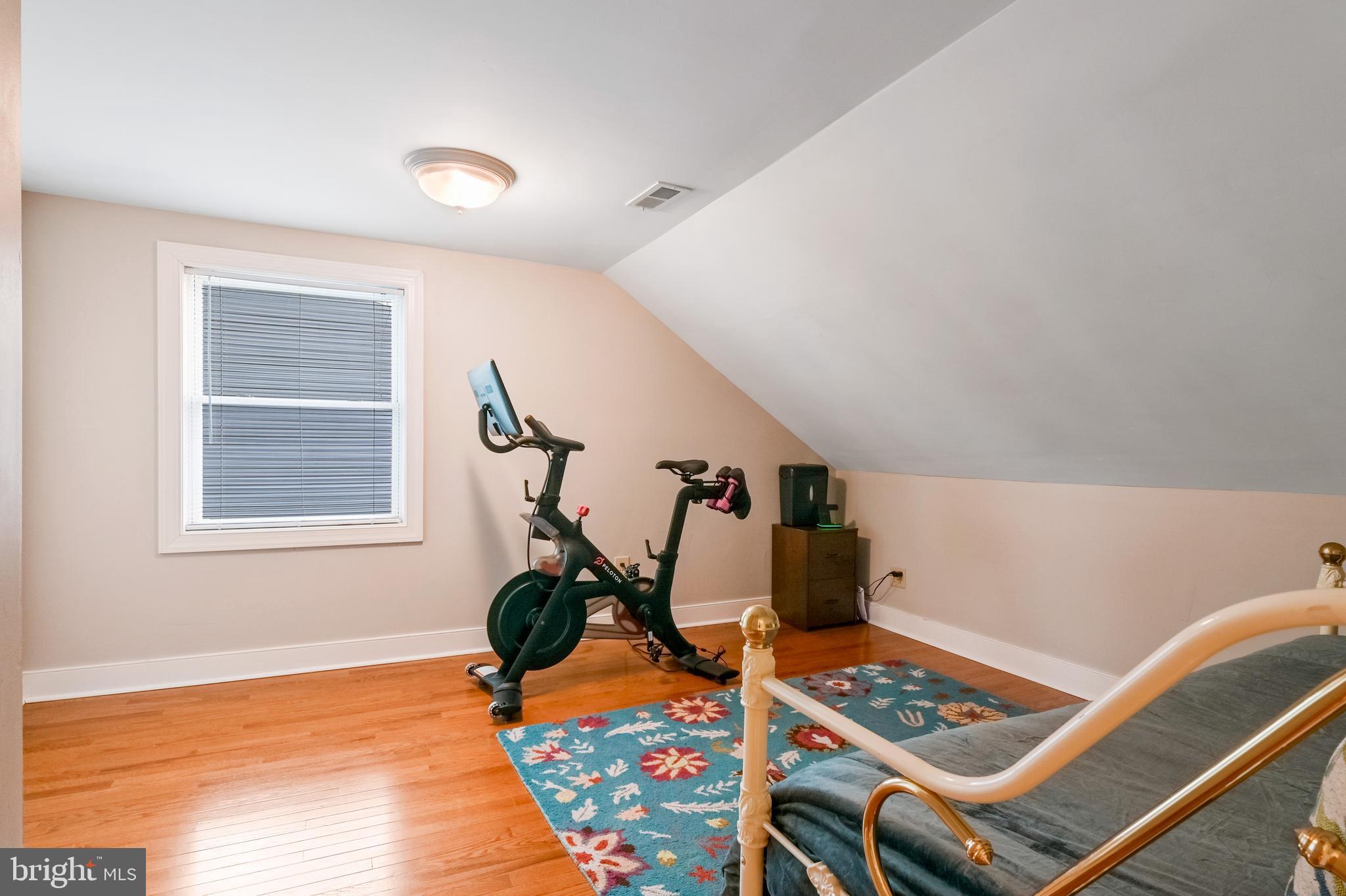 WOODLAND BEACH - Residential