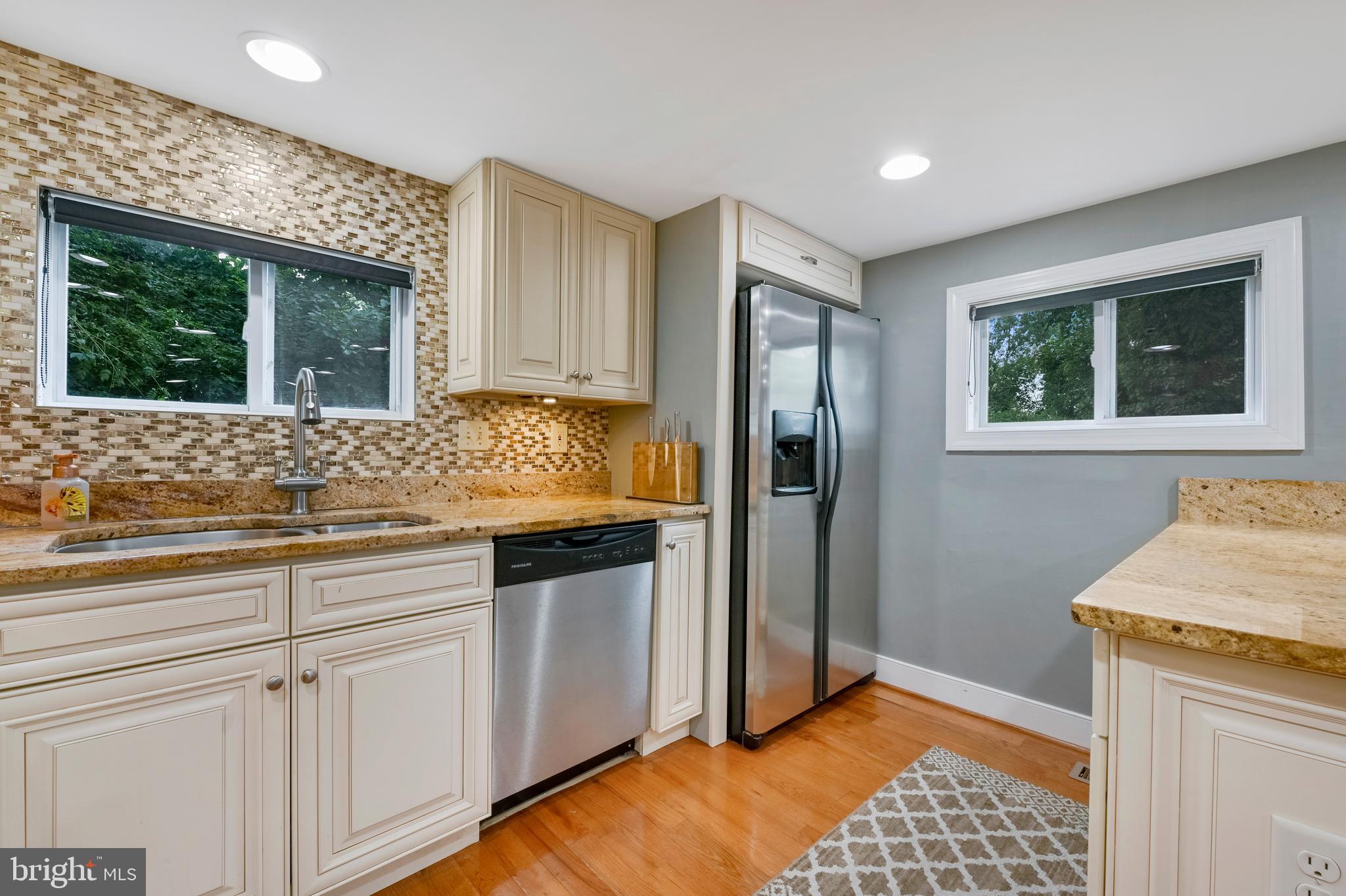 WOODLAND BEACH - Residential