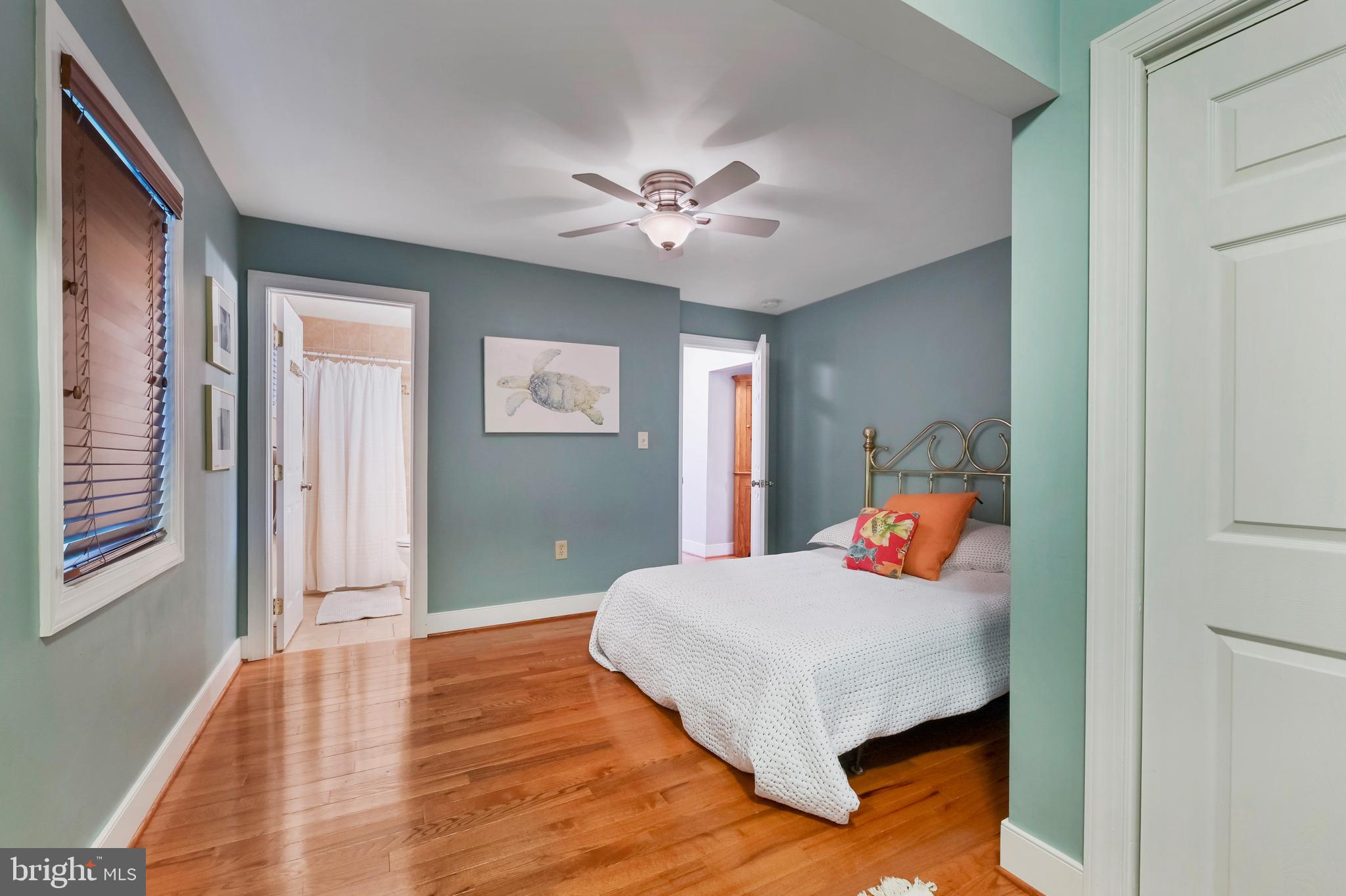 WOODLAND BEACH - Residential