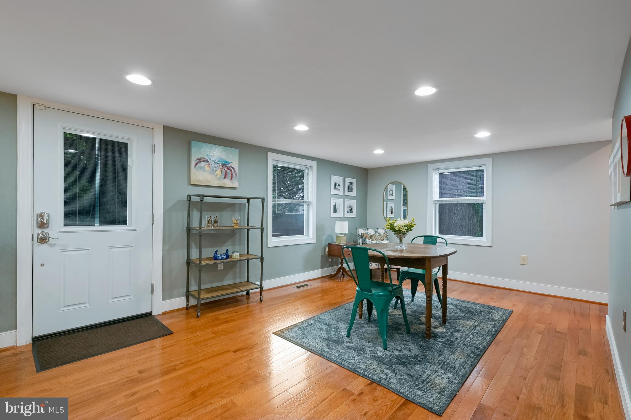 WOODLAND BEACH - Residential