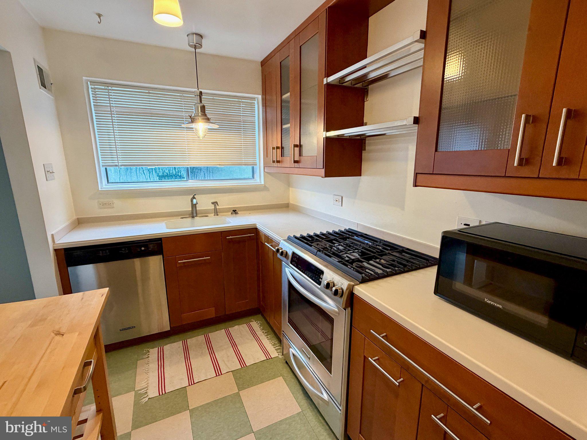 10506 WEYMOUTH STREET 204
