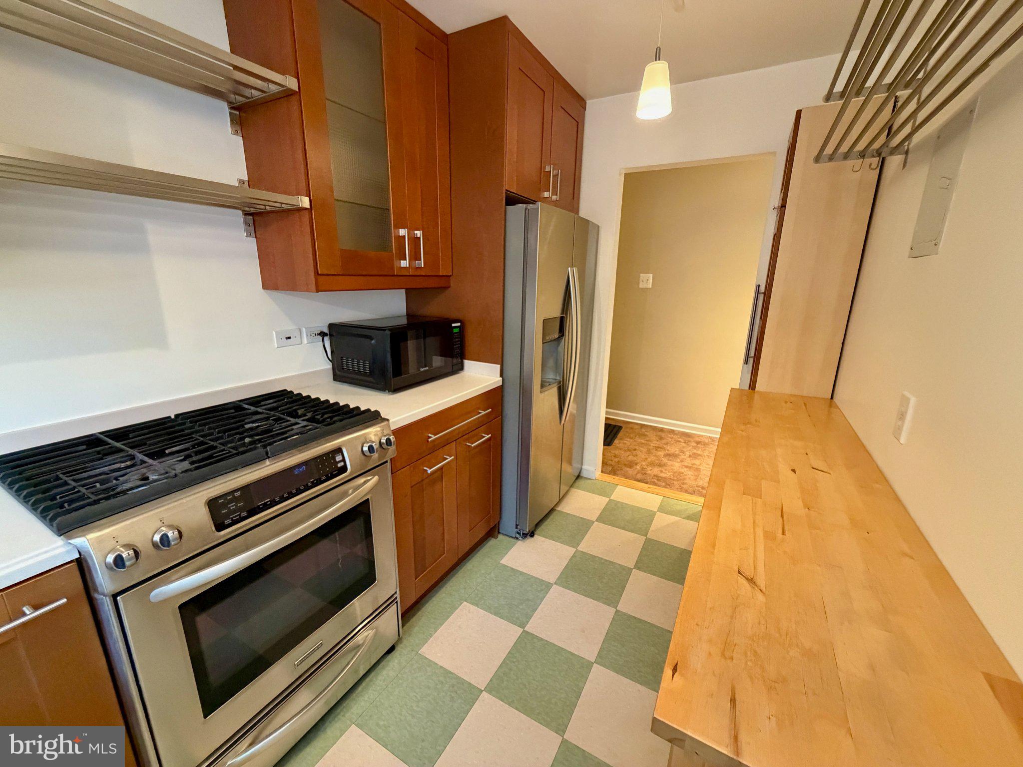 10506 WEYMOUTH STREET 204