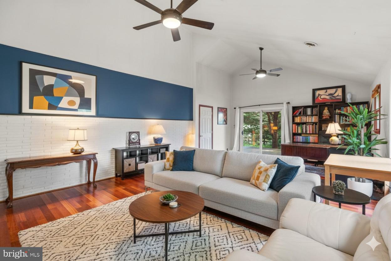 7512 FAR HILLS DRIVE