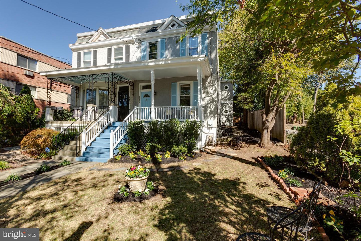 PALISADES - Residential Lease