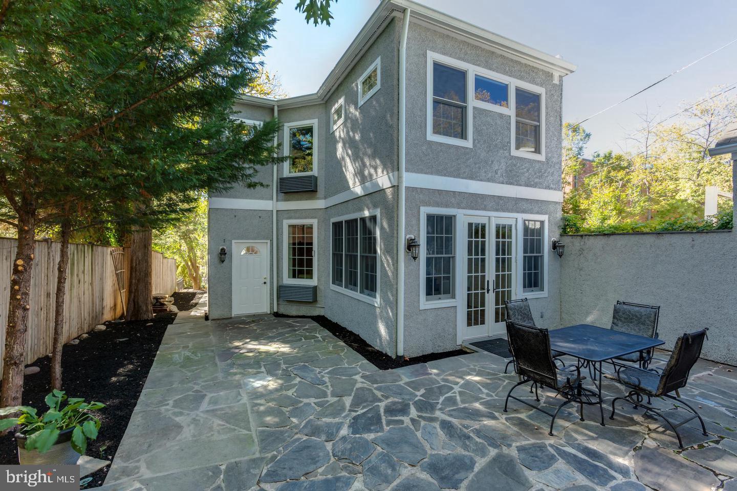 PALISADES - Residential Lease