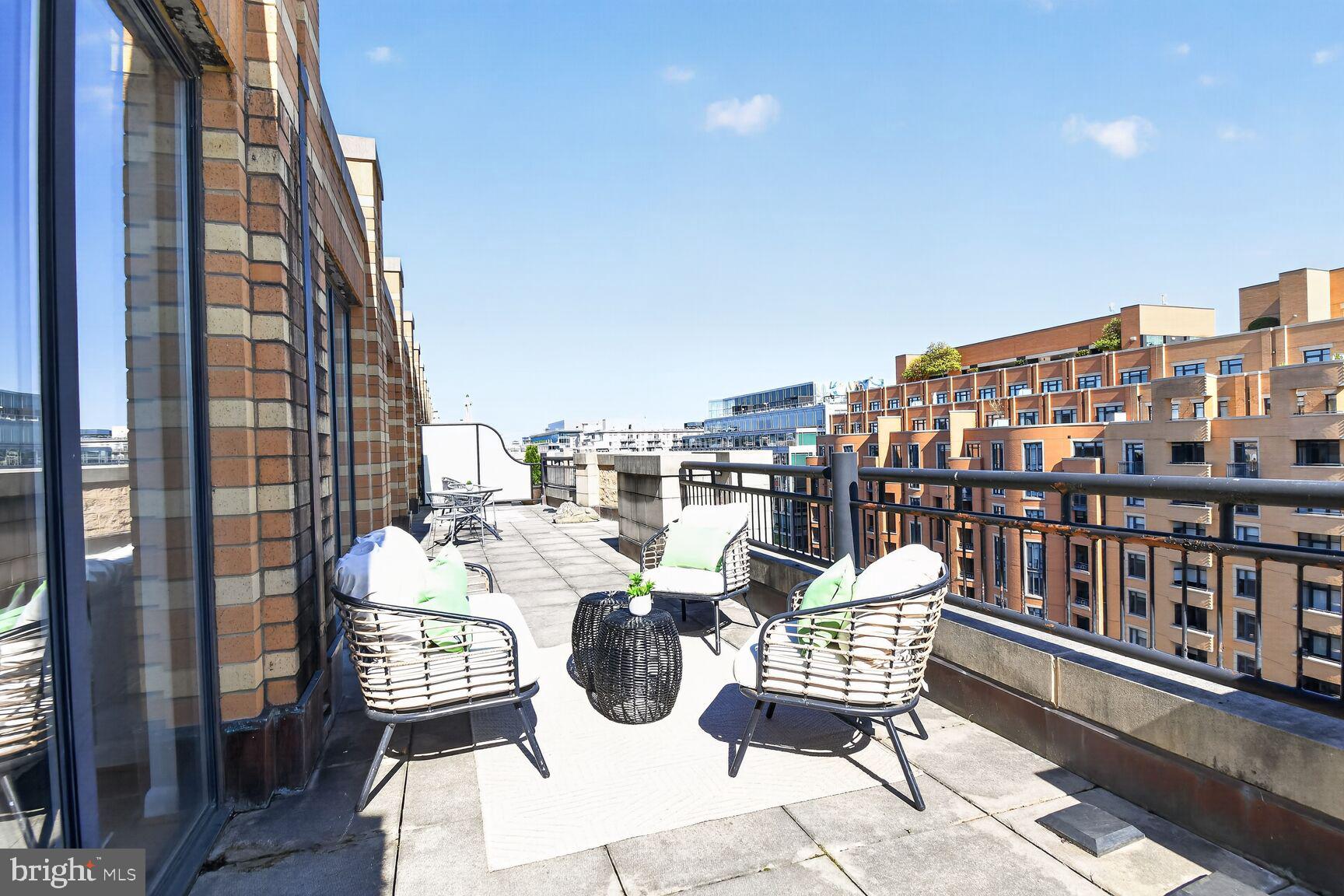 400 MASSACHUSETTS AVENUE NW 1216