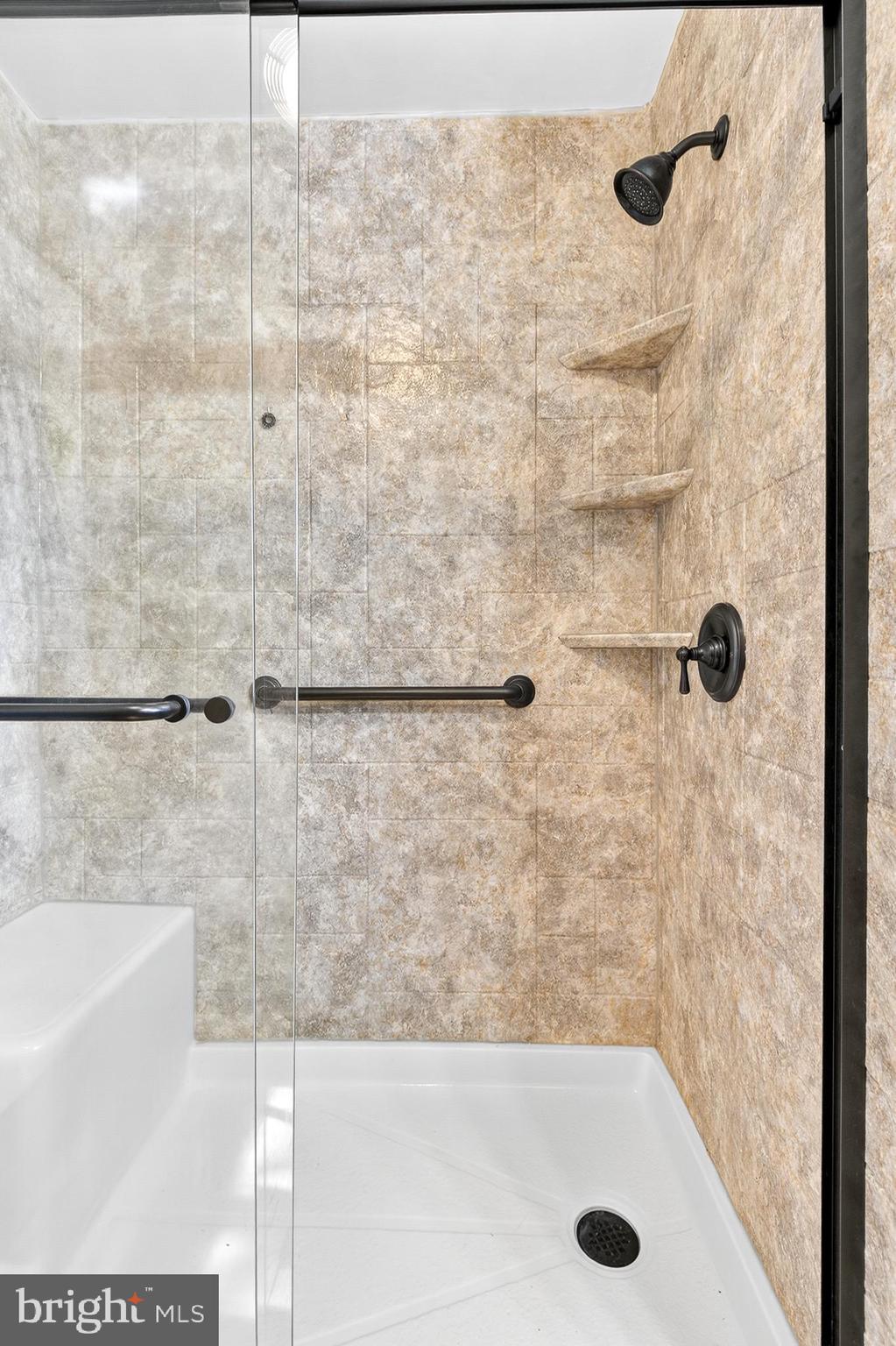 COLONIAL PARK - Residential