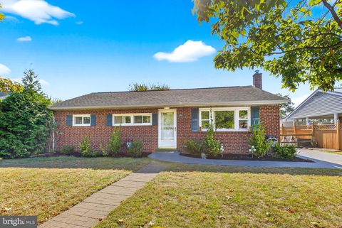 5205 CRESTWOOD DRIVE HARRISBURG PA 17109