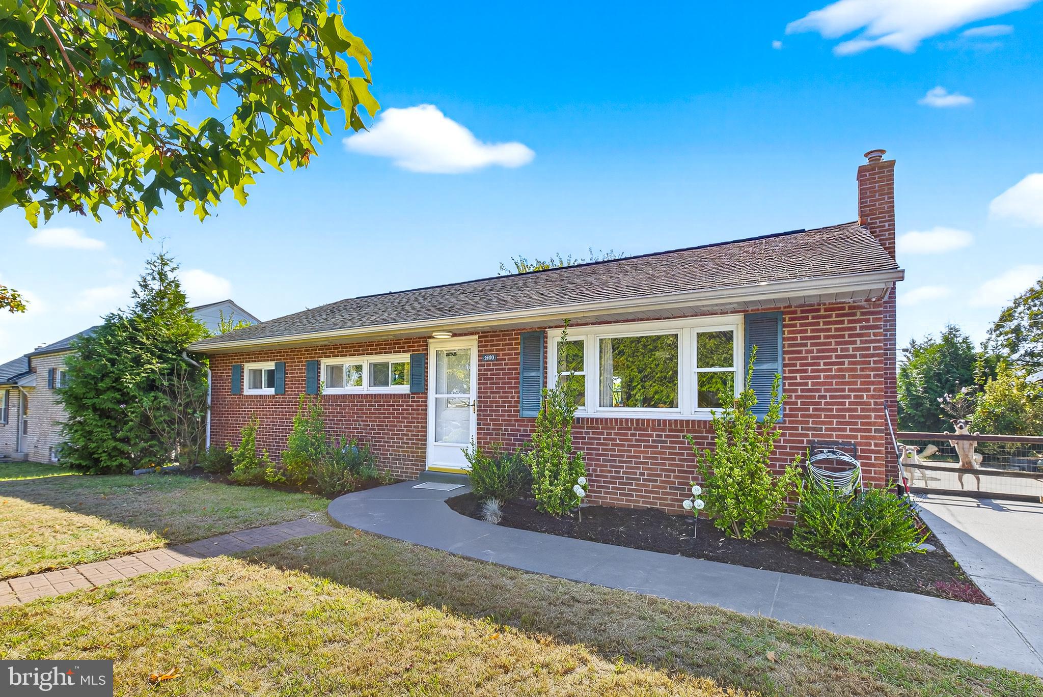 5205 CRESTWOOD DRIVE