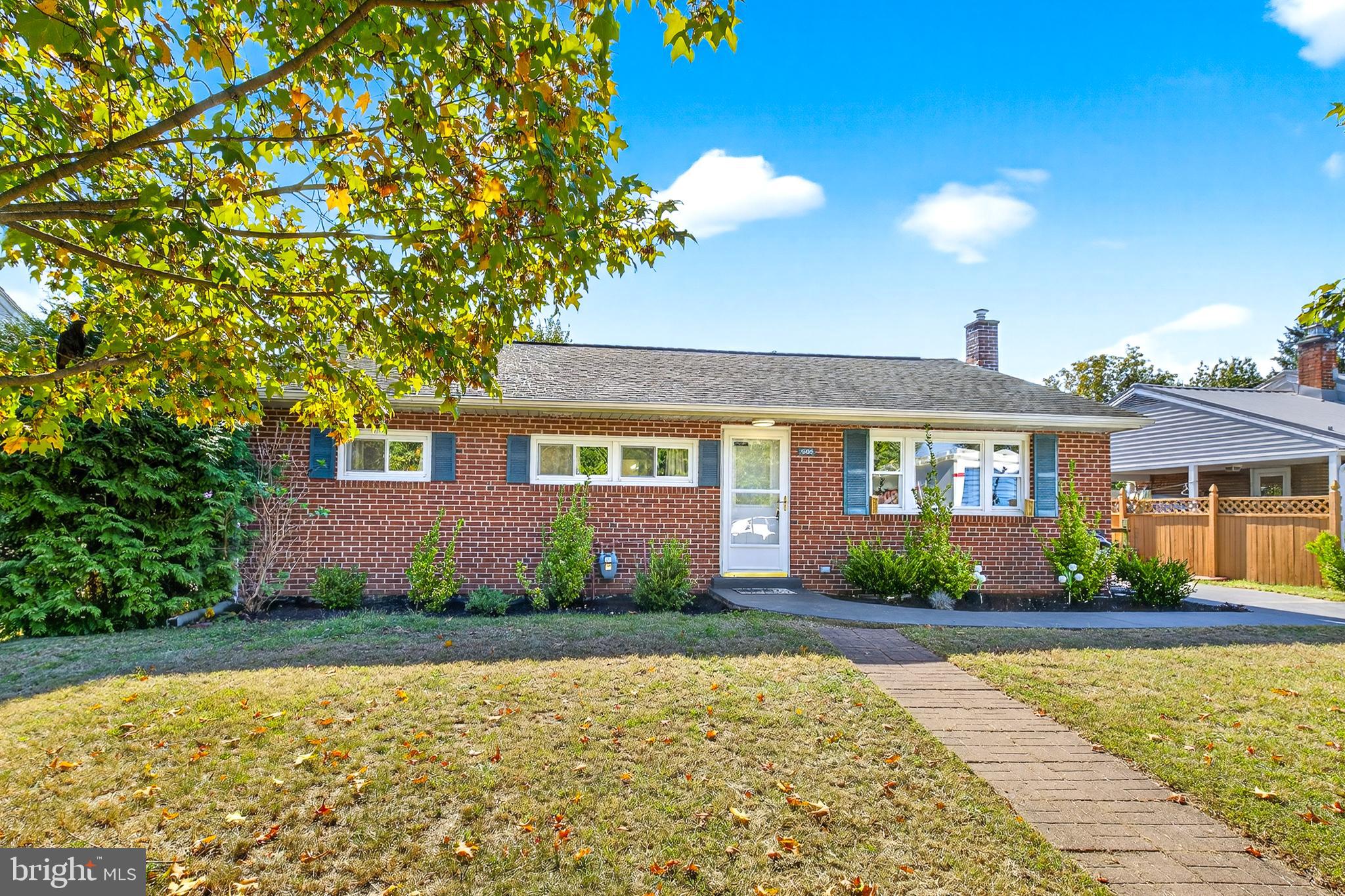 5205 CRESTWOOD DRIVE