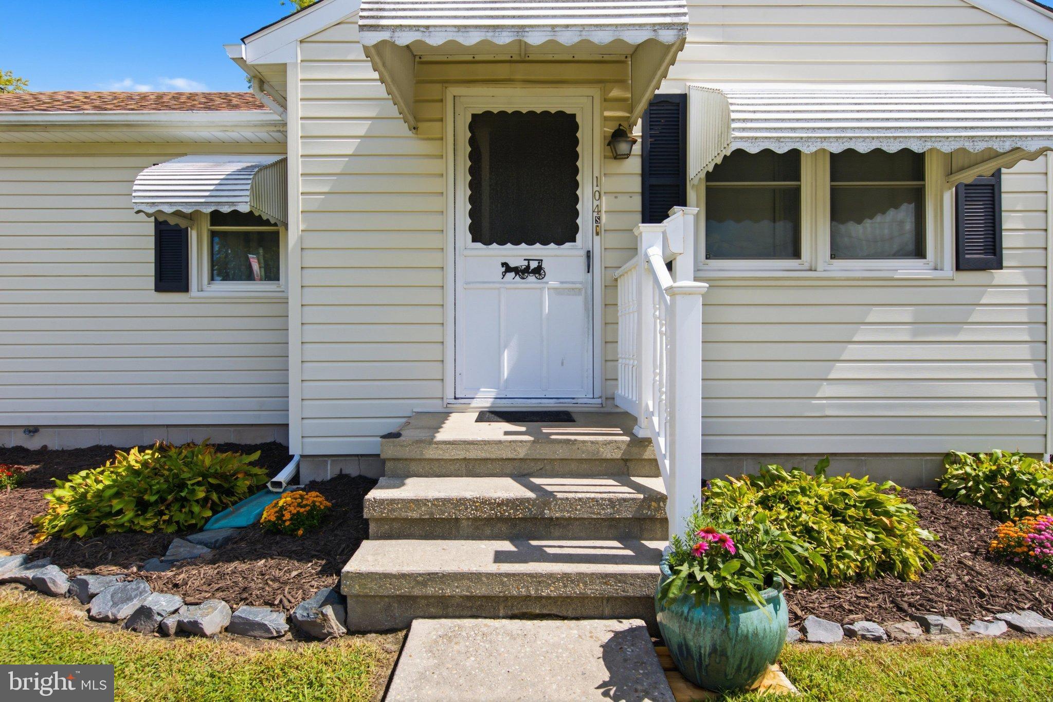 104 UNIVERSITY AVENUE S