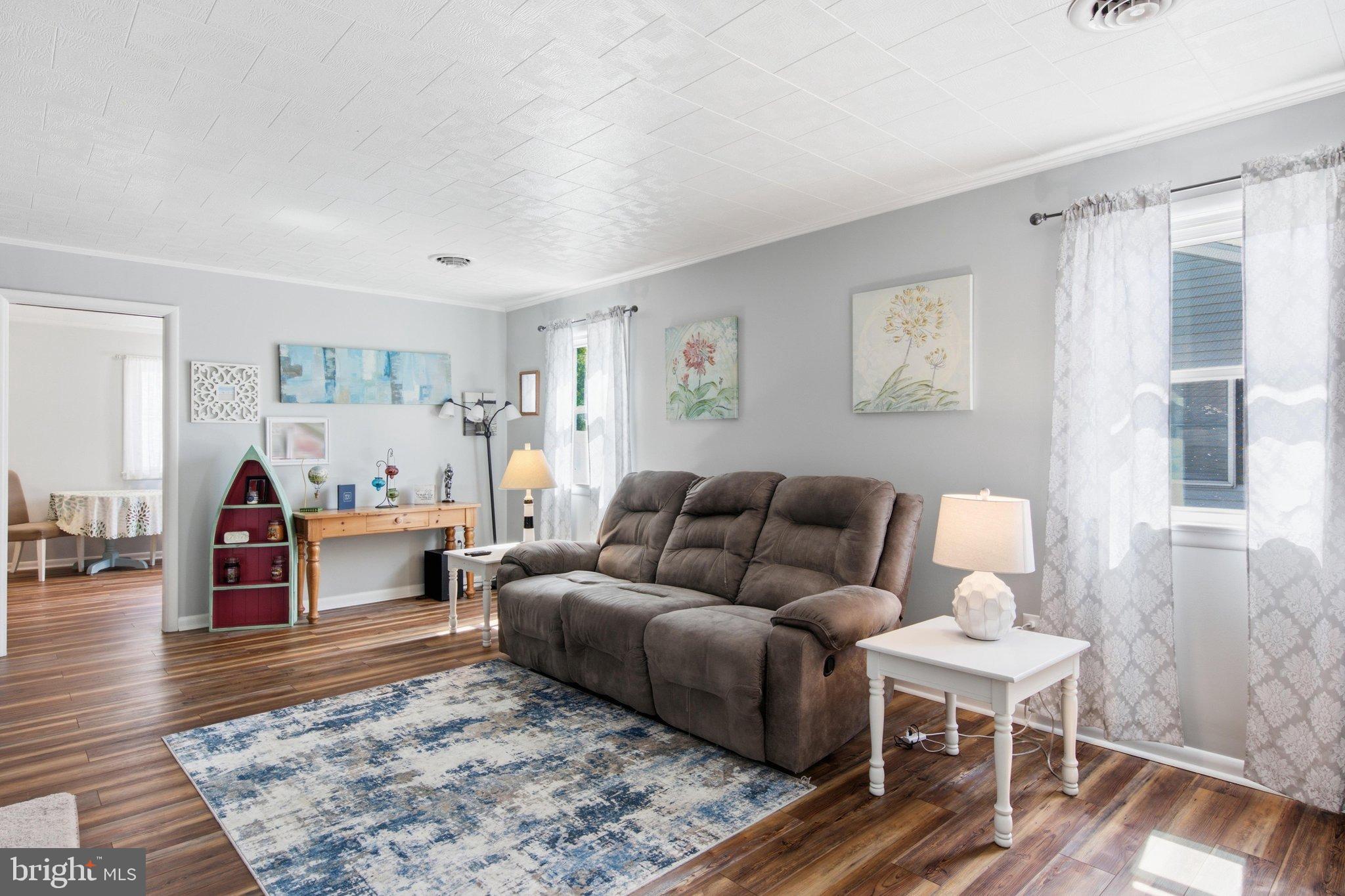104 UNIVERSITY AVENUE S