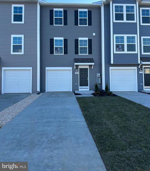 10 COLCHESTER COURT BUNKER HILL WV 25413