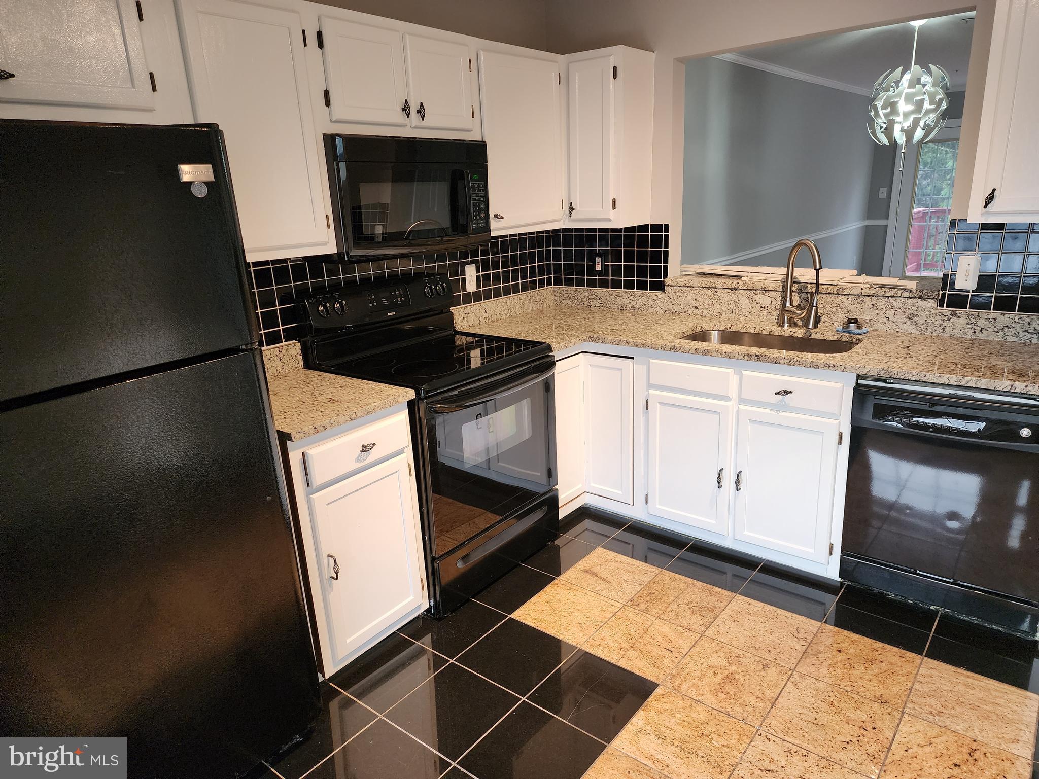 APPLEGATE CONDO - Residential