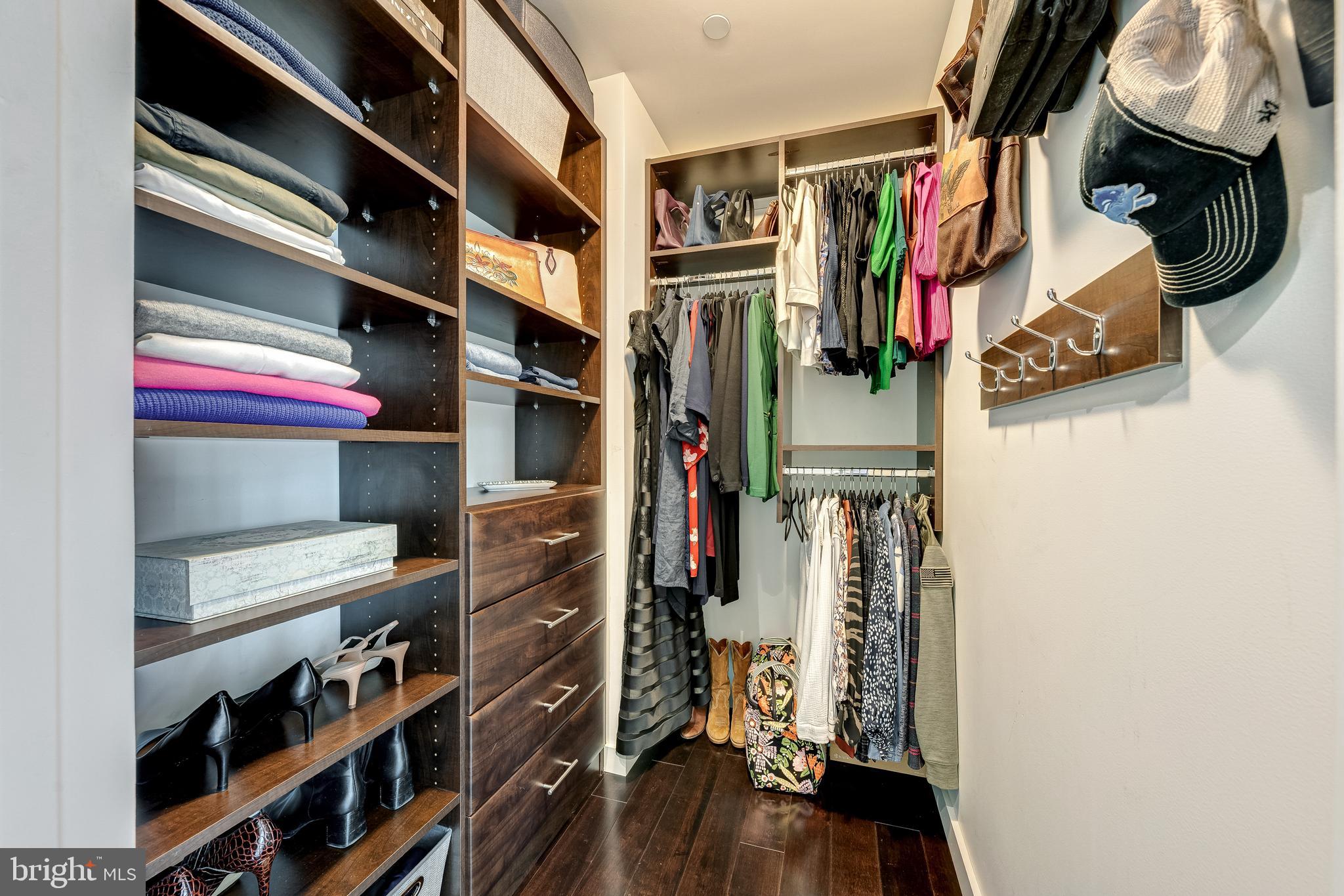 TURNBERRY TOWER - Residential