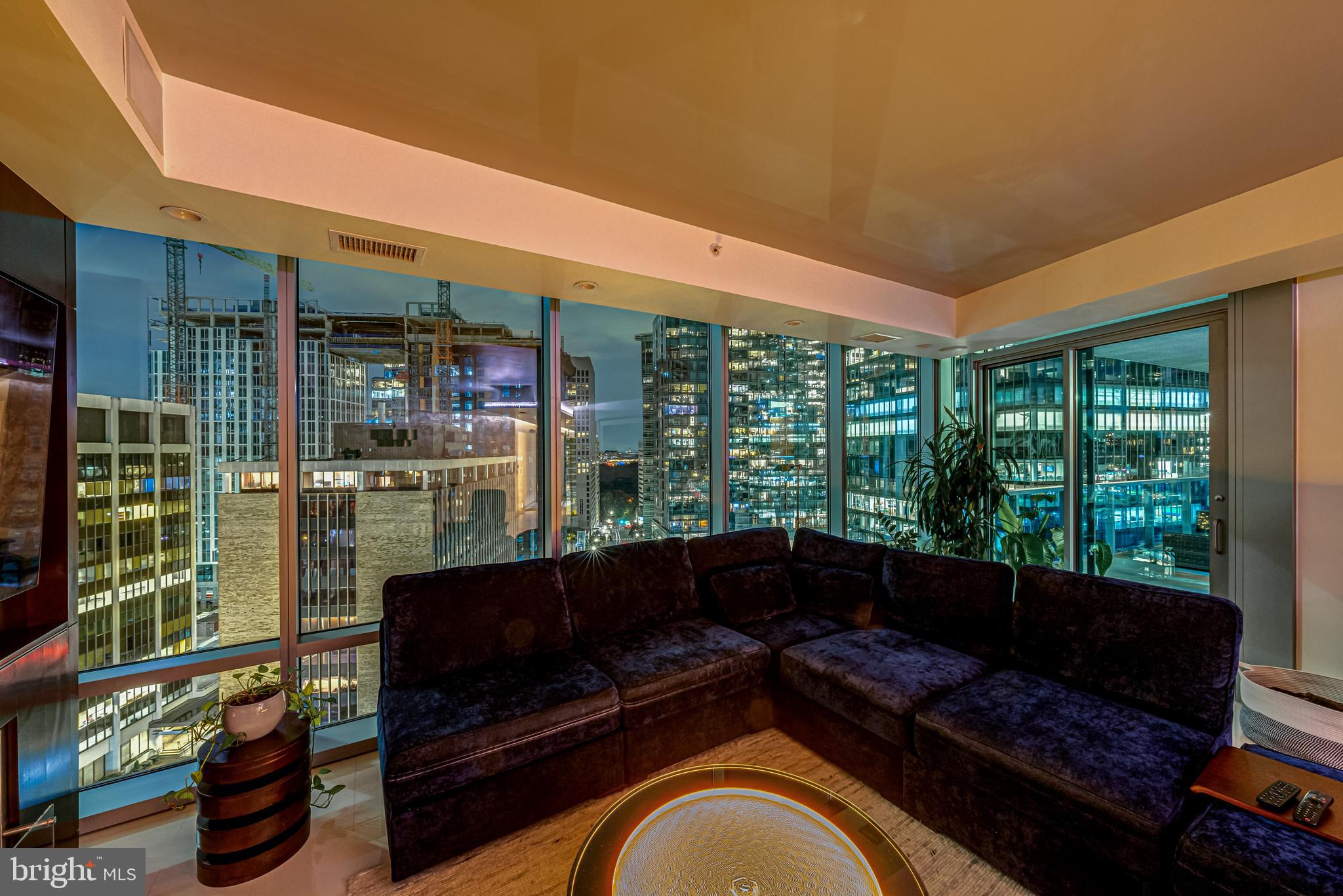 TURNBERRY TOWER - Residential