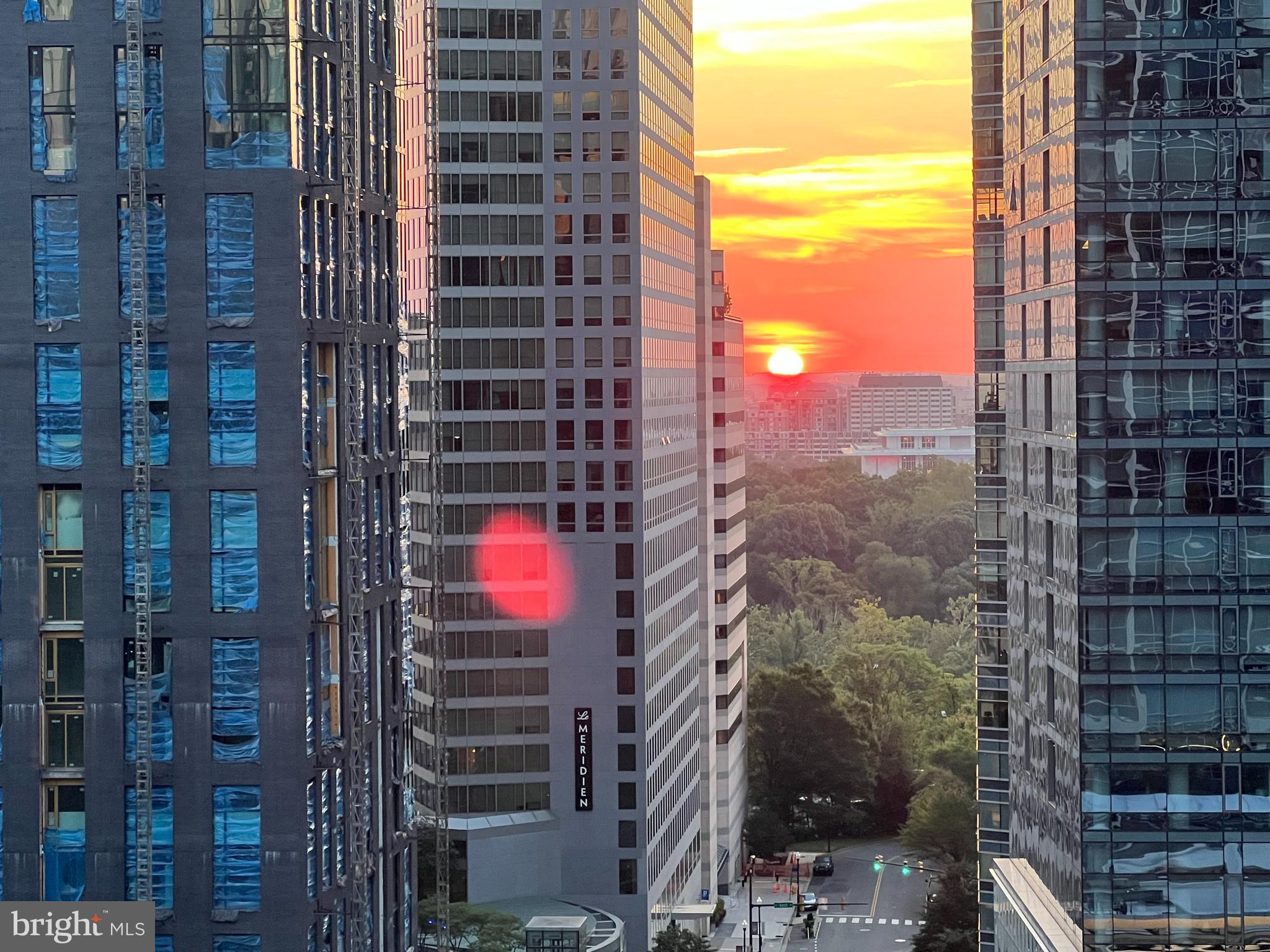 TURNBERRY TOWER - Residential