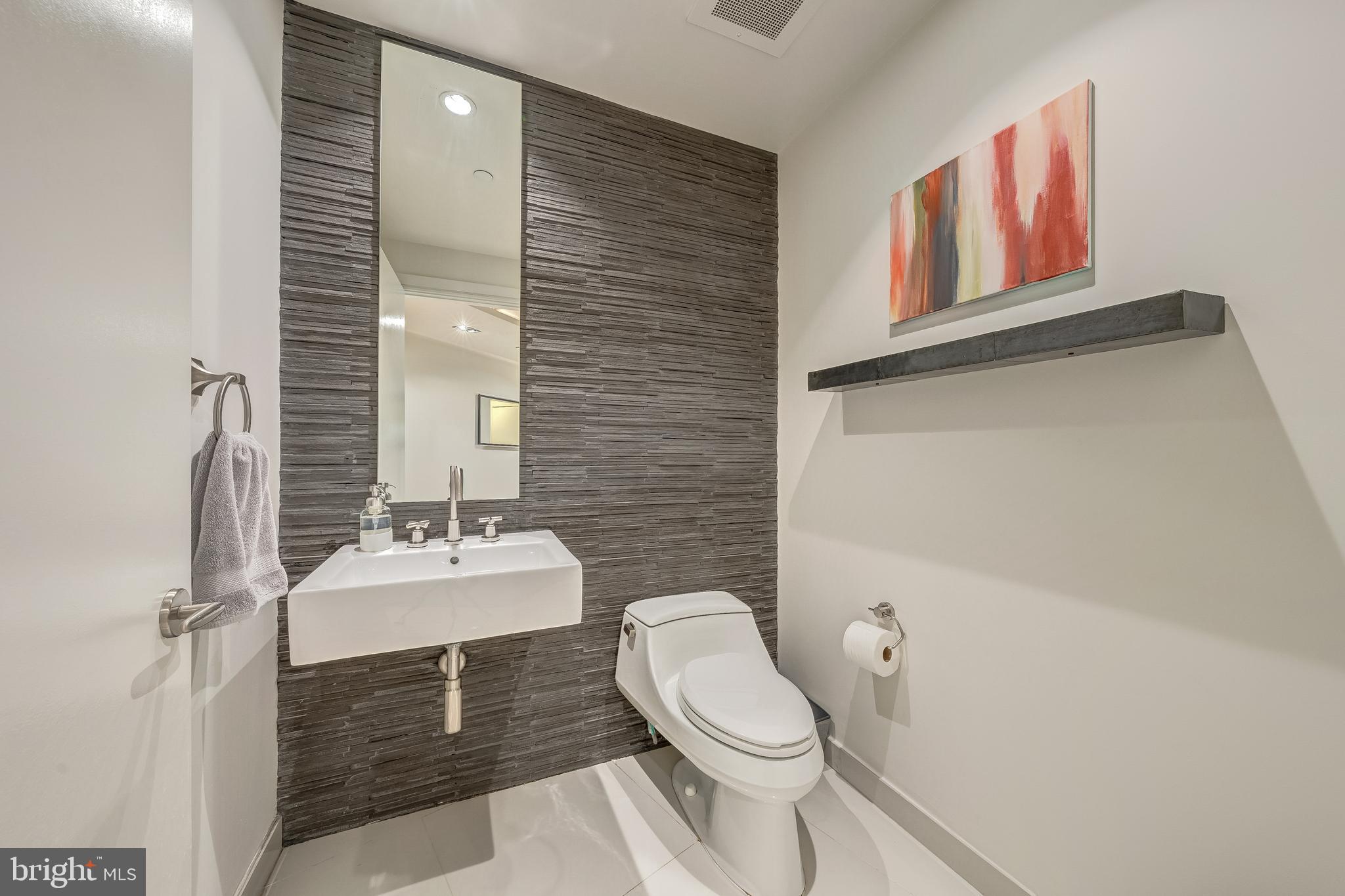 TURNBERRY TOWER - Residential