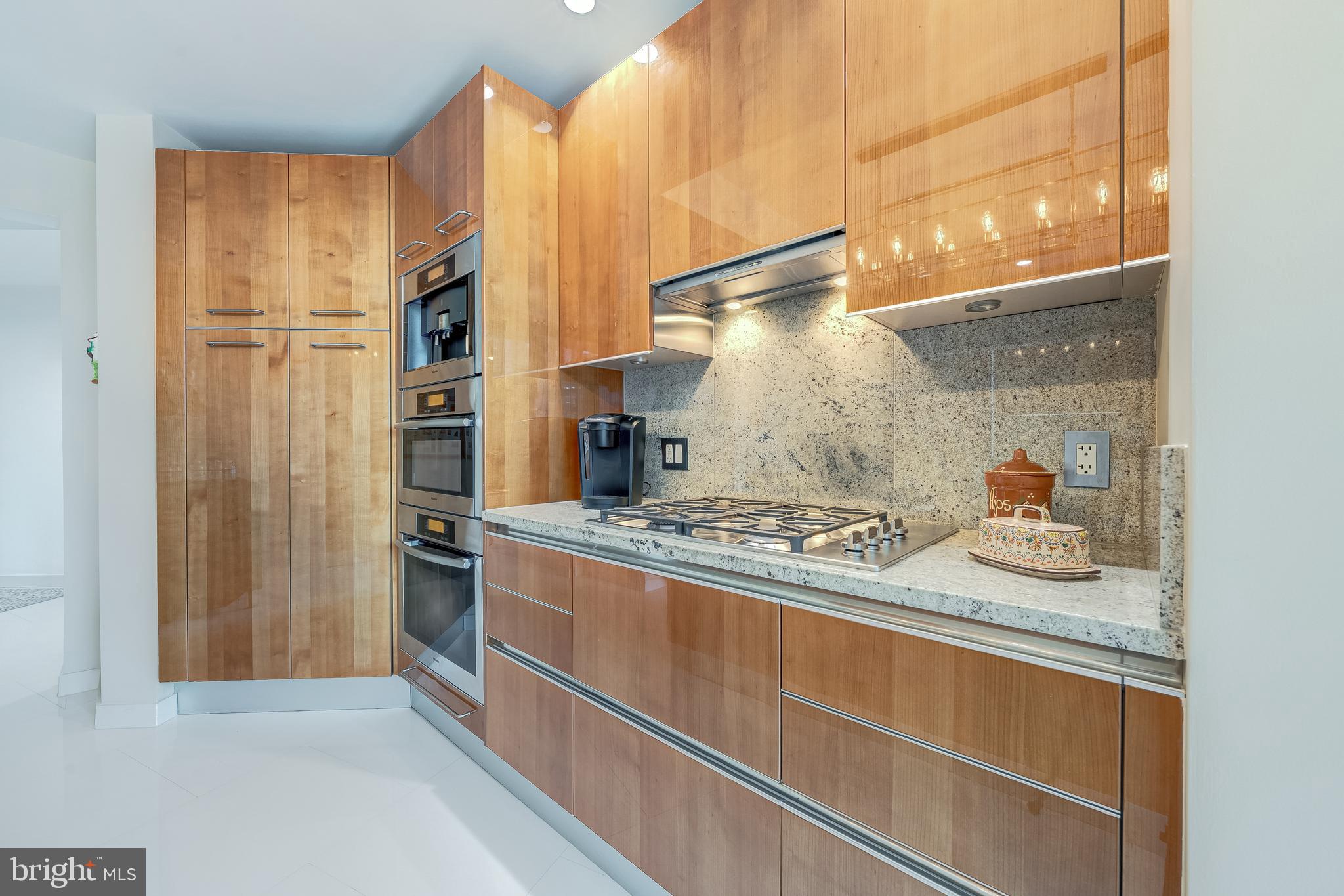 TURNBERRY TOWER - Residential