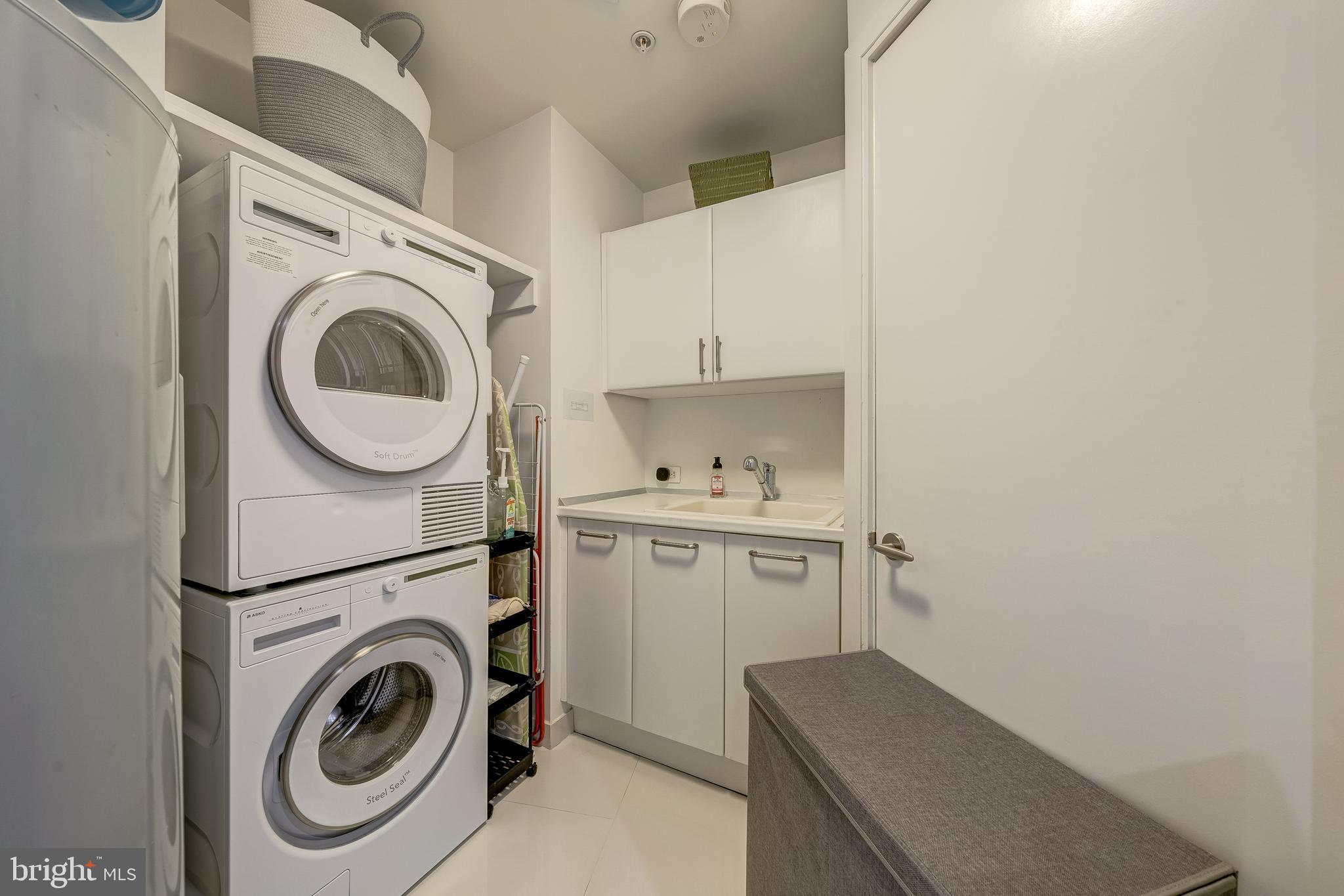 TURNBERRY TOWER - Residential