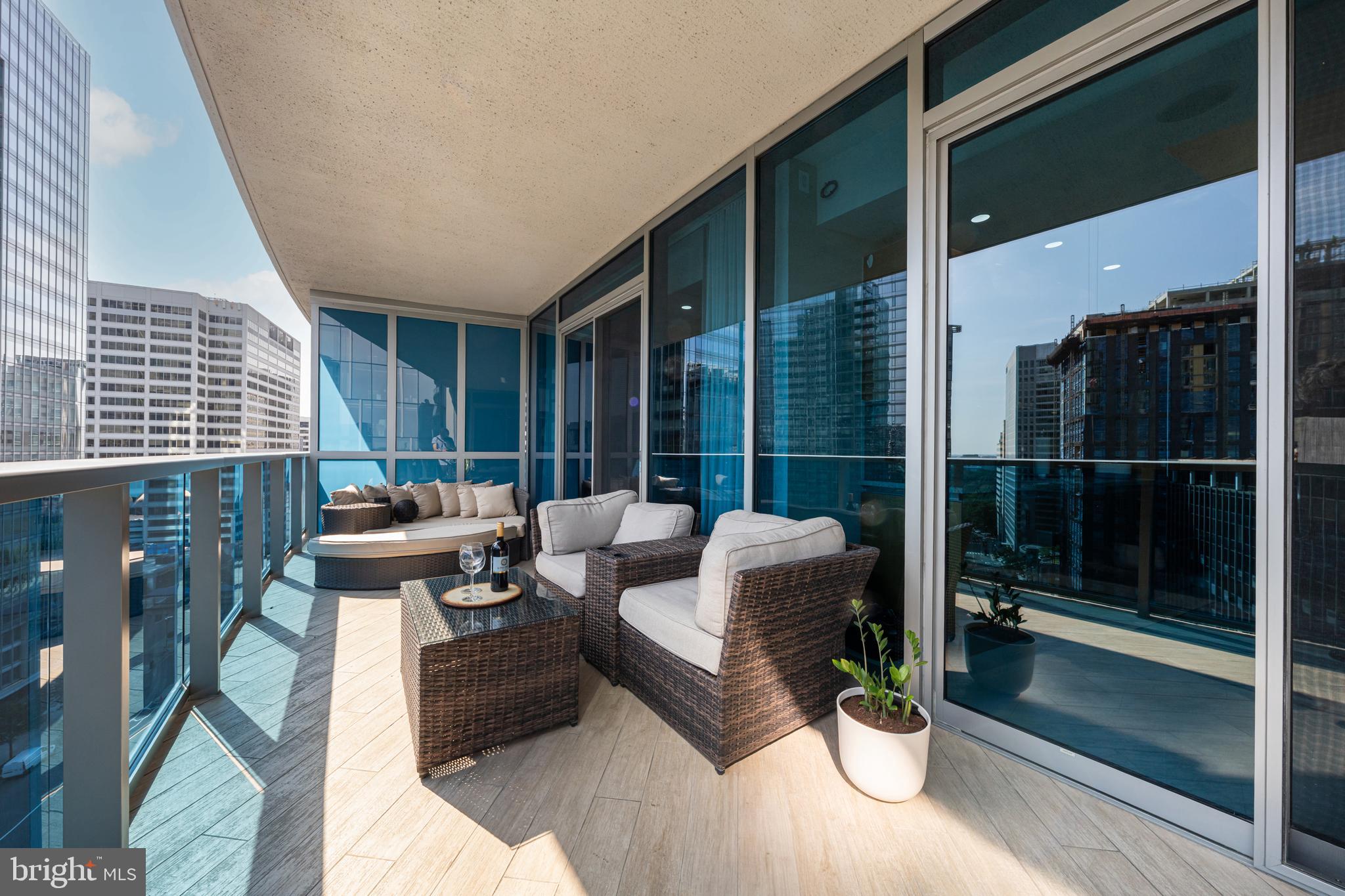 TURNBERRY TOWER - Residential