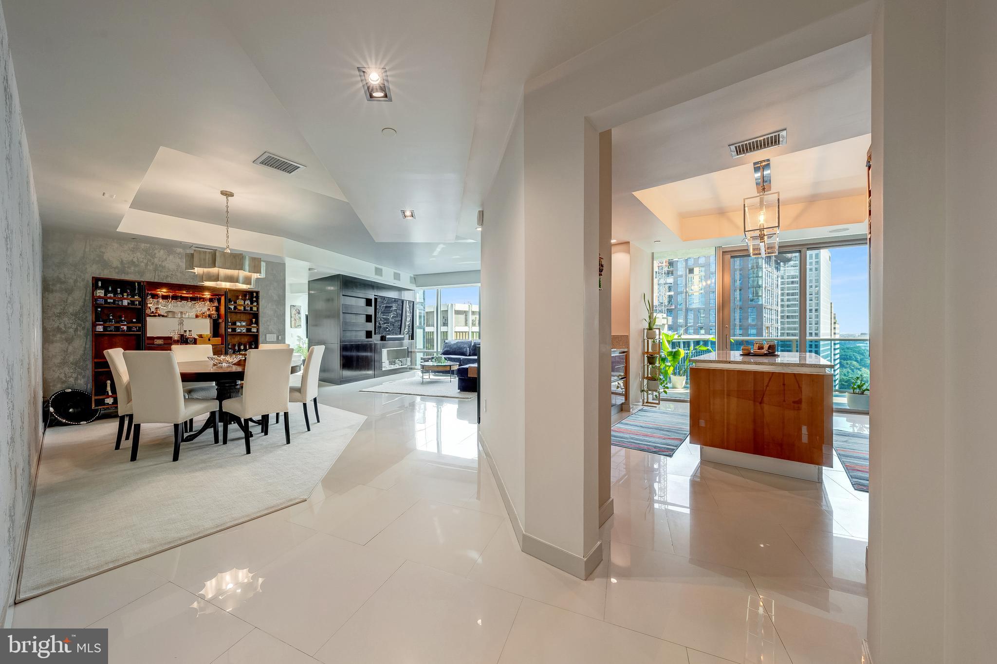 TURNBERRY TOWER - Residential