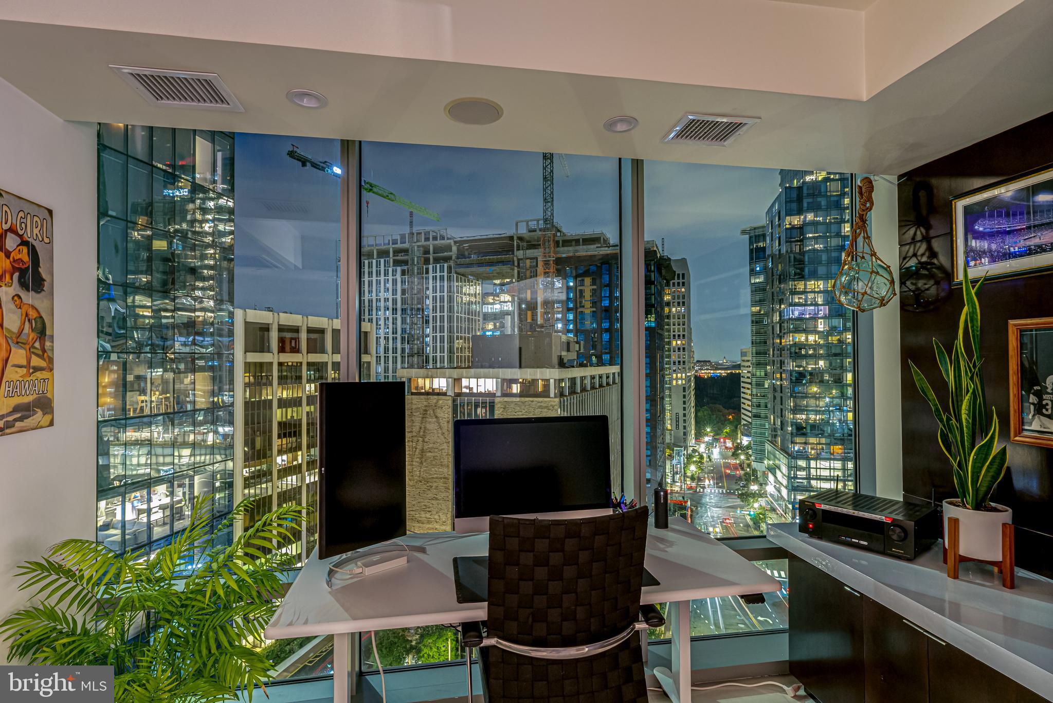 TURNBERRY TOWER - Residential