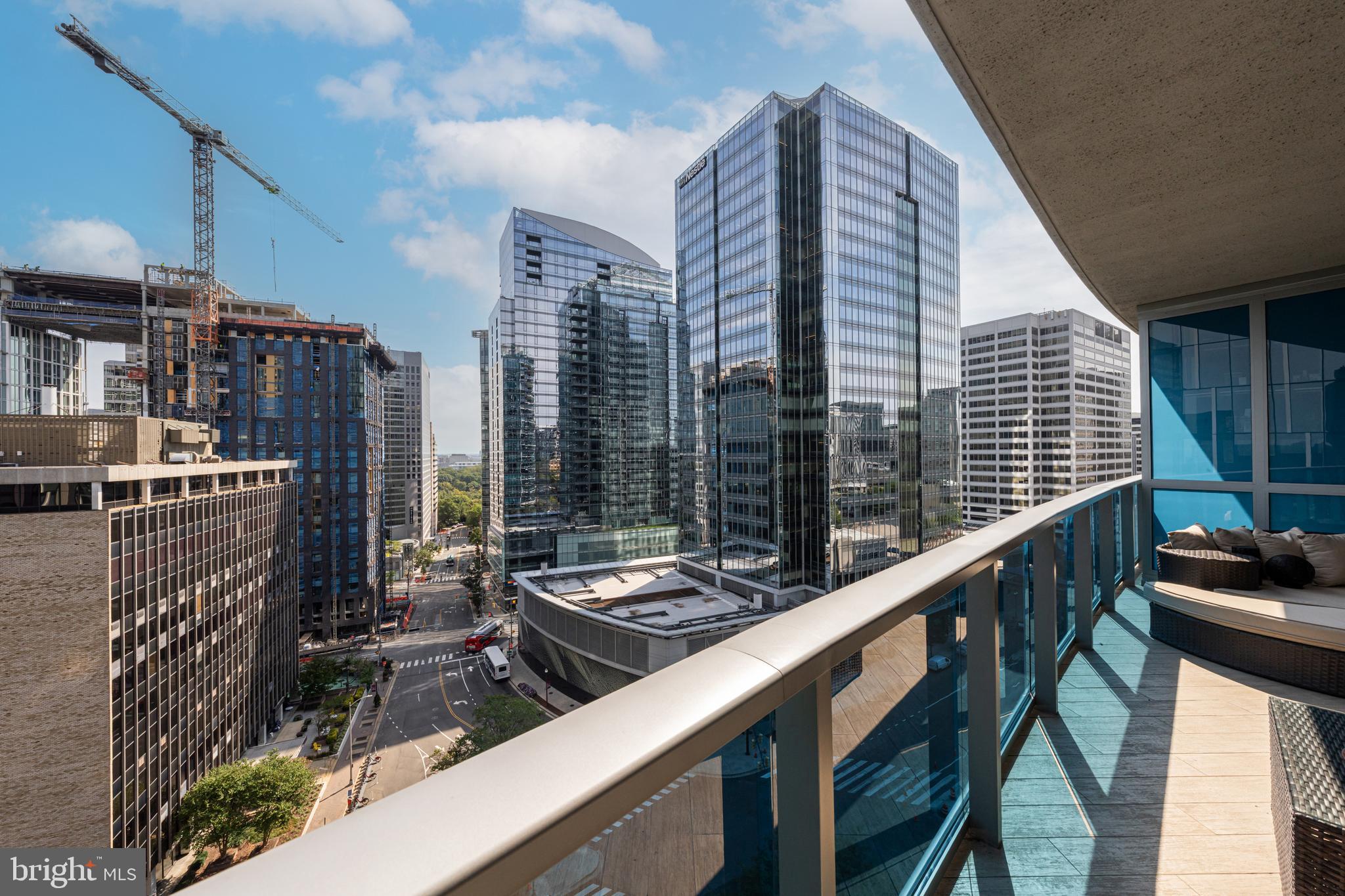 TURNBERRY TOWER - Residential