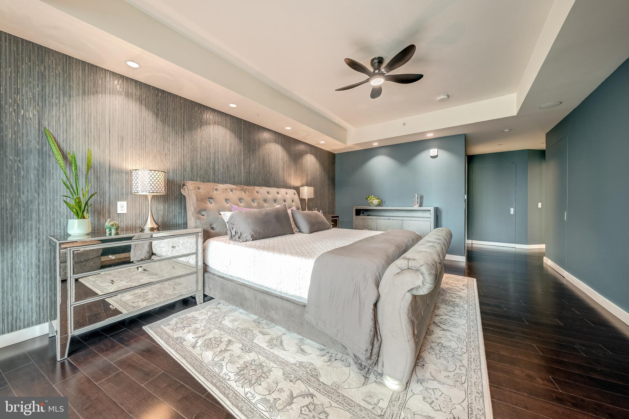 TURNBERRY TOWER - Residential