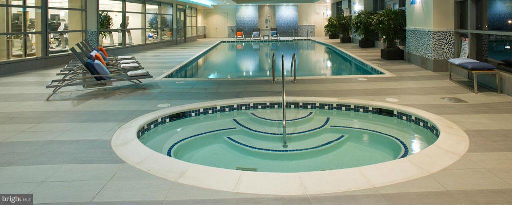 TURNBERRY TOWER - Residential