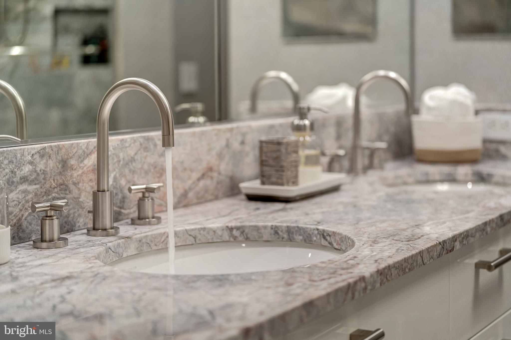 TURNBERRY TOWER - Residential